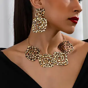 Retro Elegant Geometric Circle Spiral Texture Leopard Print Jewelry Set, Trendy Stud Earrings & Necklace for Sports & Outdoor Camping Hiking Hammock Enthusiasts