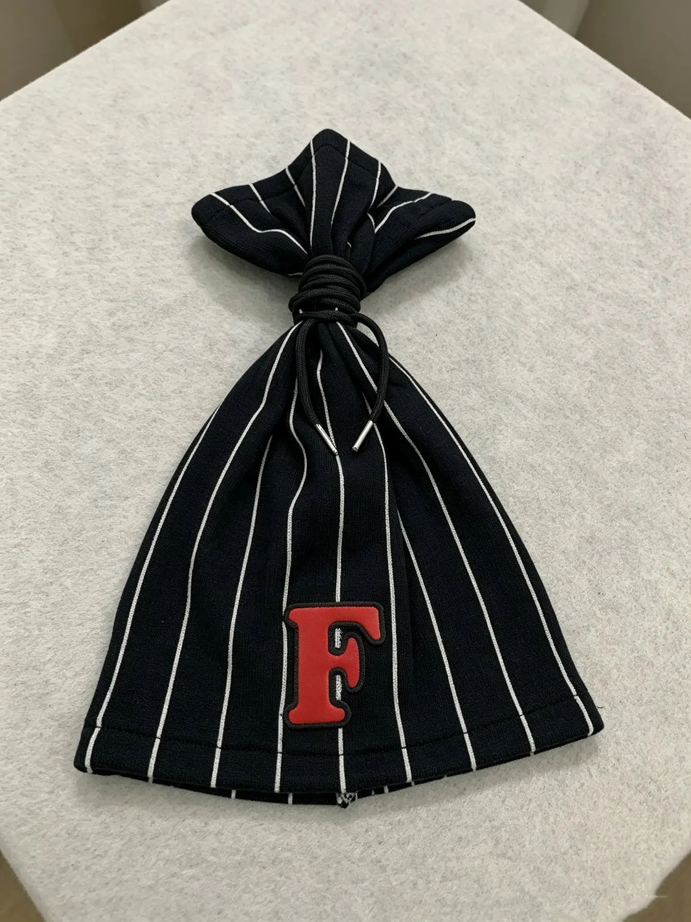 Autumn and Winter Vintage Vertical Stripe Knitted Cold Hat for Men and Women, Red Letter F Leather Label Cloth Drawstring Bundle Mouth Stacking Hat, Street Versatile Hat, Adjustable Streetwear Hat