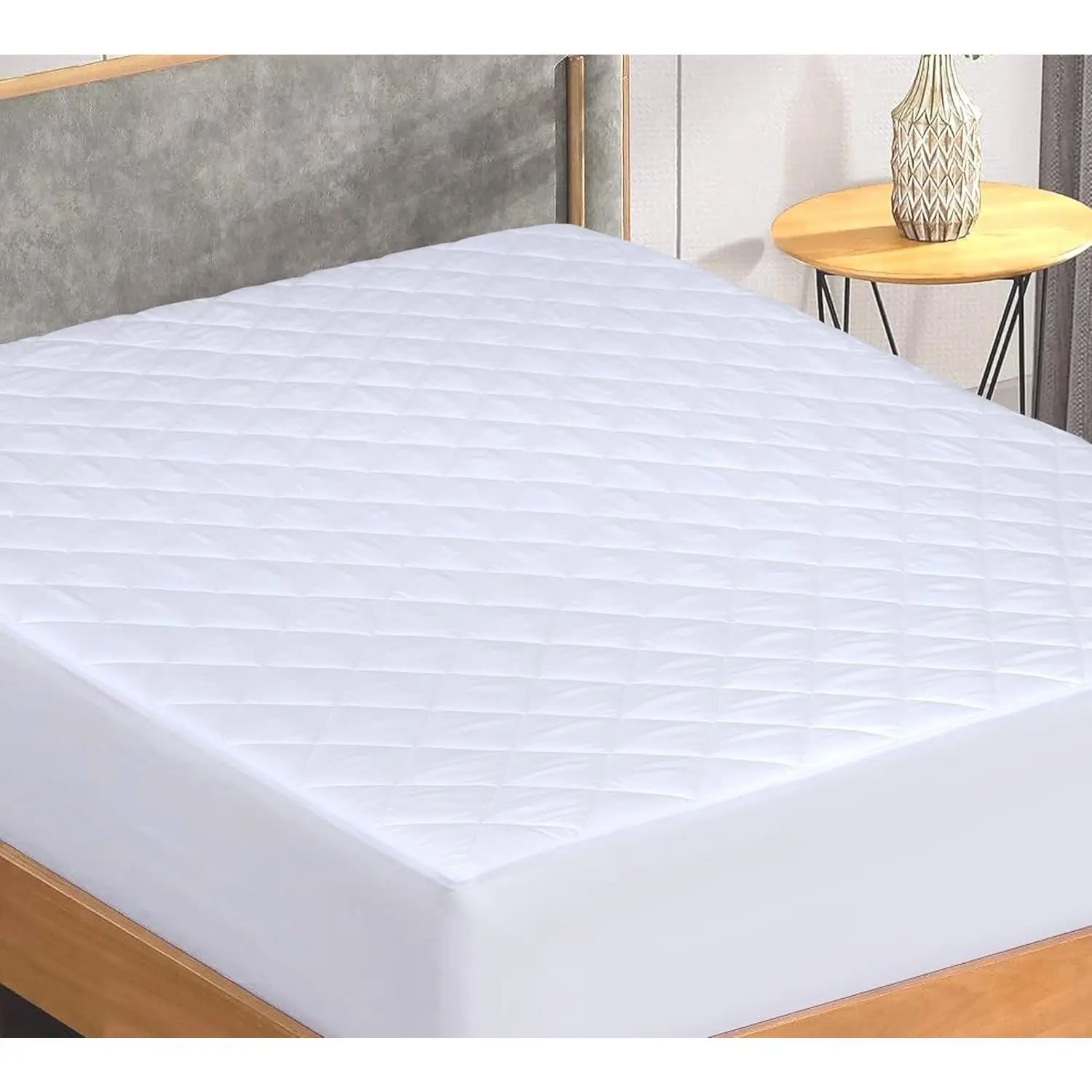 Queen Size Quilted Fitted Mattress Pad, Elastic Fitted Mattress Topper Protector and Cover with Deep Pocket Stretches up to 18 Inches, Soft & Machine Washable, White