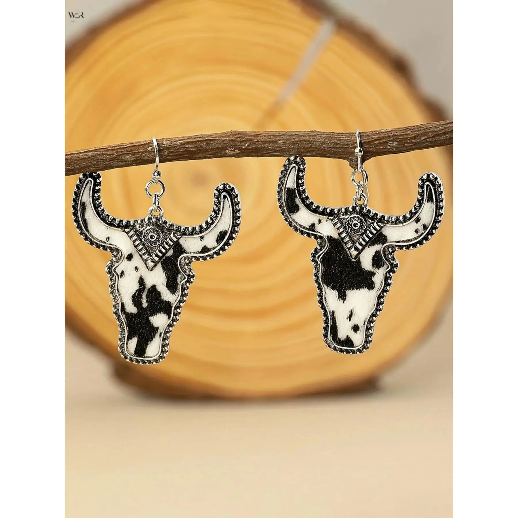 Women's Country Western Antique Metal Longhorn Bull Head Drop Pendant Earrings - Ranch Rodeo Wear, 1.51in Wide, 2.01in Tall, 5.11cm Vintage Cow Print Cowhide Hook Earrings, Lightweight Fit Costume Jewelry
