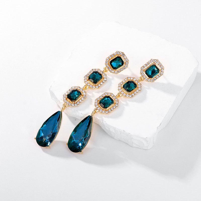 European and American fashion-inspired, premium-designed long-drop-shaped crystal earrings with a dazzling shine. Elegant, versatile, and perfect for cross-border purchases.