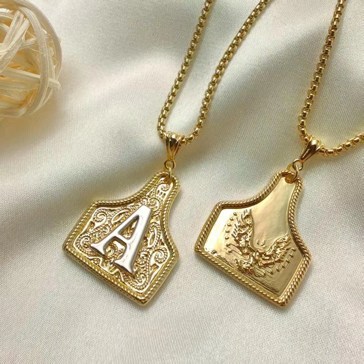 Unisex Initial A-Z Letter Pendant Necklace, 14K Gold Plated Geometry A-Z Capital Monogram Pendant Adjustable Chain Festivals, Birthdays, and Special Occasions Party Jewelry Holiday Gift