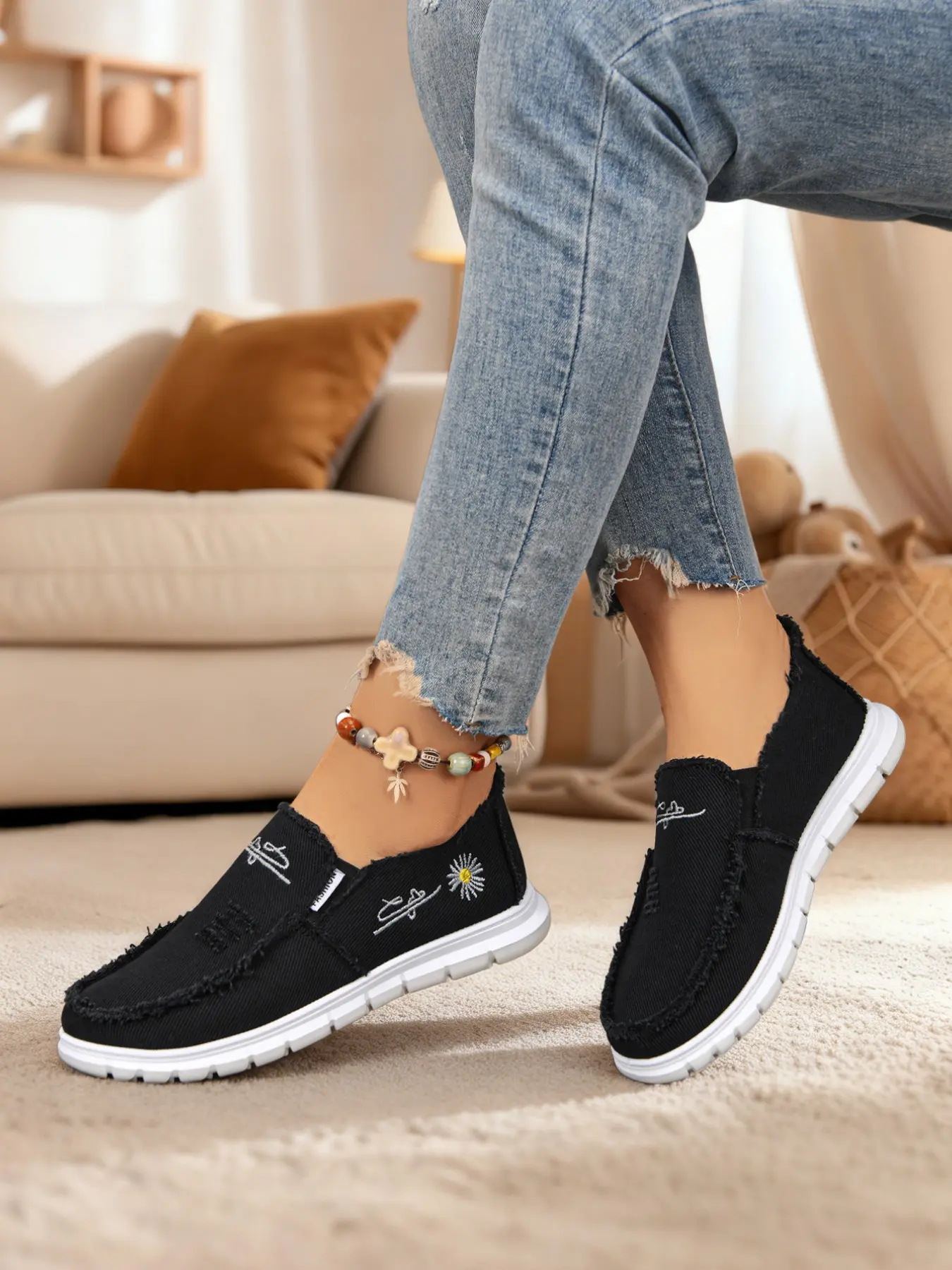 Women's Daisy Embroidered Fringe Canvas Slip-On Platform Loafers, Casual Indoor Footwear, Breathable Lightweight Flexible Non-Slip Segmented Thick Sole Casual Walking Shoes for Daily Shopping Driving & Outdoor Leisure
