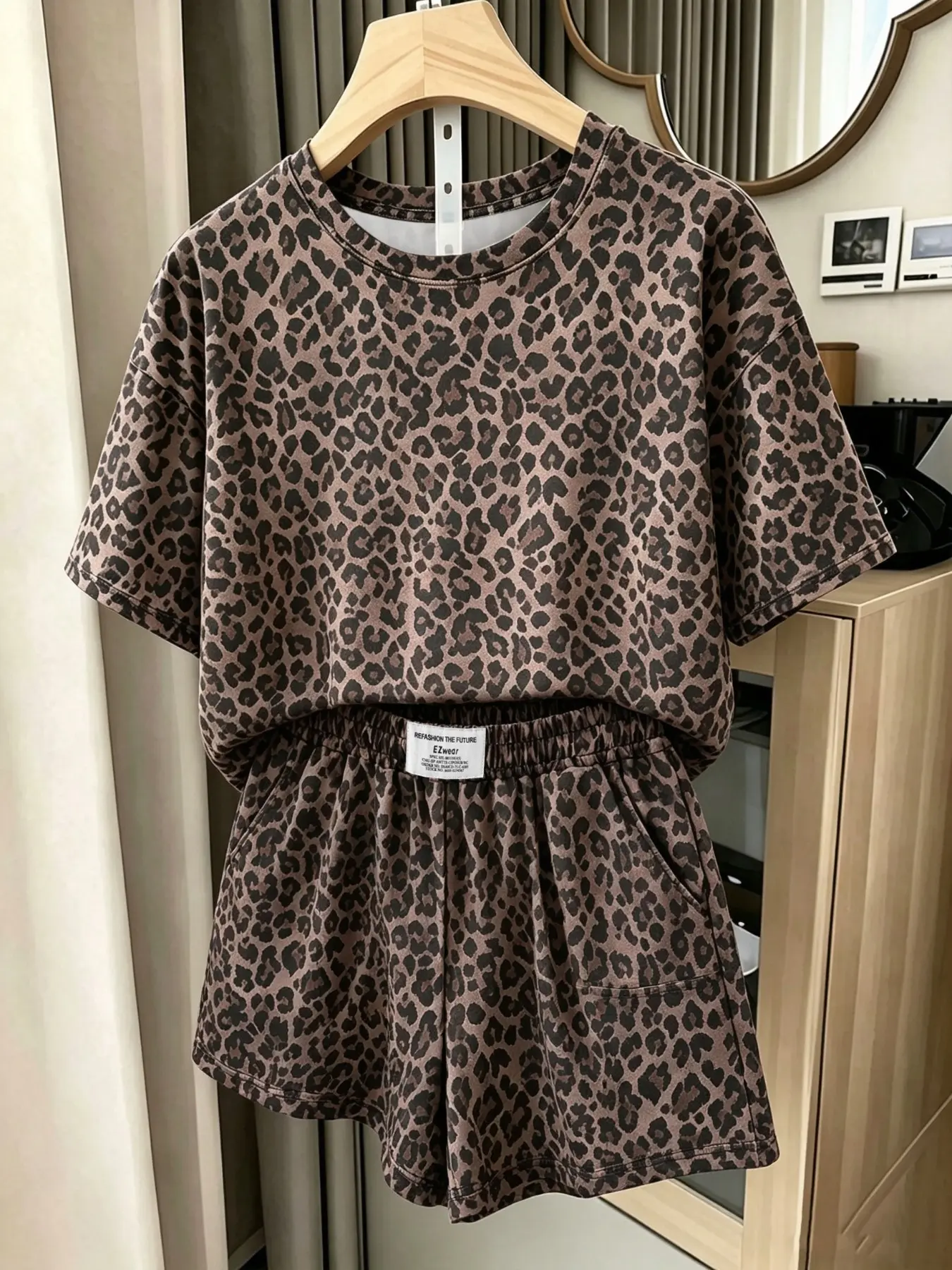 Women's Vintage Leopard Print Set, Loose-Fit Casual Streetwear, Short Sleeve Regular Length Tops, 2-Piece Outfit