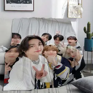 Creative themed patterned blankets for selfies and group photos, made of flannel, suitable for all seasons, multi-functional soft nap blankets, warm and cozy, ideal for the office, bed and travel, and also a great gift for friends and family.
