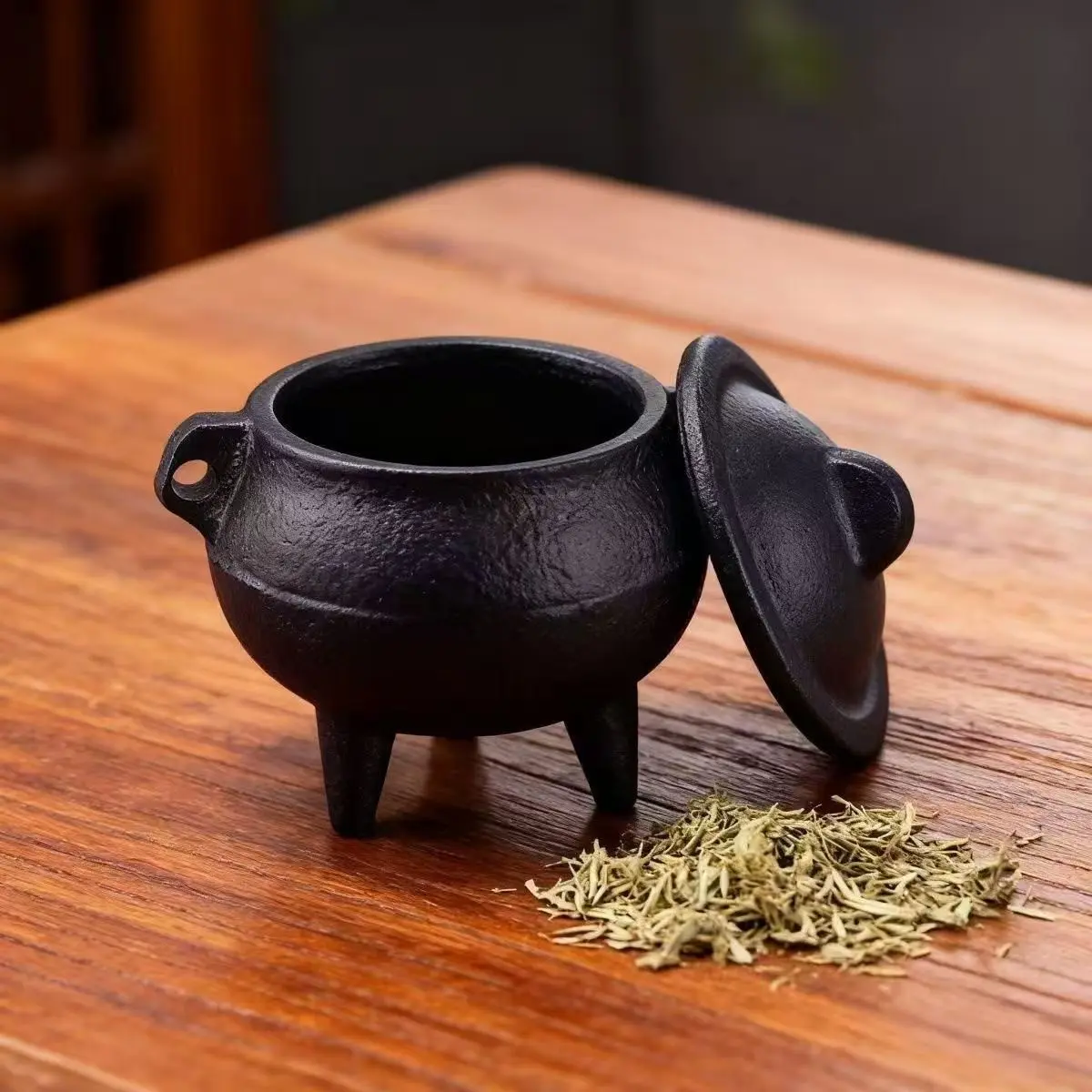 Mini Cast Iron Cauldron with Lid, Triple Tripod Leg, Witch Herb Incense Storage Pot, Wiccan Pagan Spiritual Altar Ornament, Halloween Decor Gift
