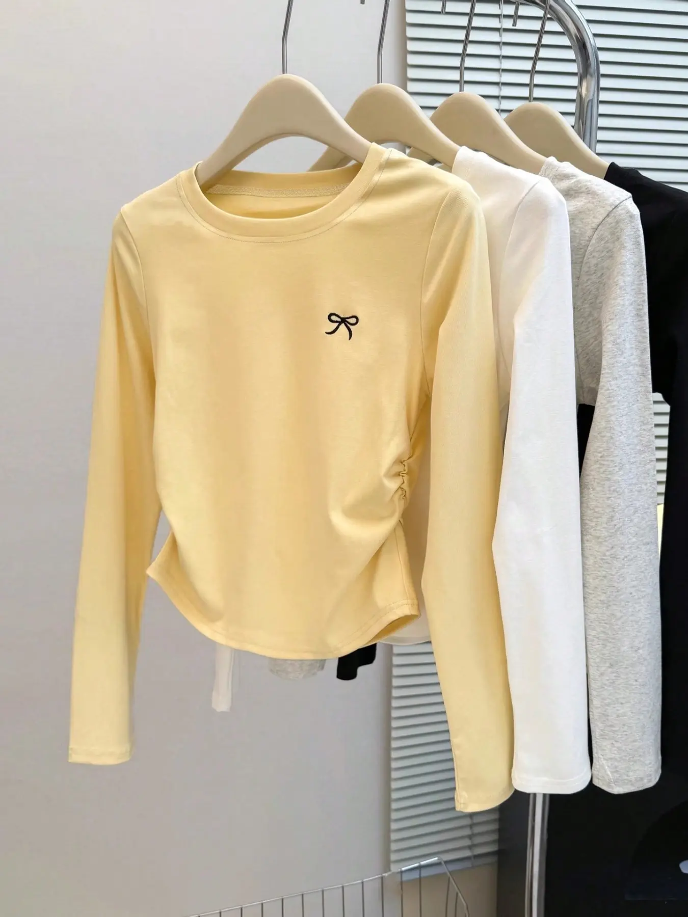 Autumn Winter 2026 New Bow Embroidery Long Sleeve T-Shirt for Women, Slim Fit Inner Top, Korean Style Upper Garment, Casual