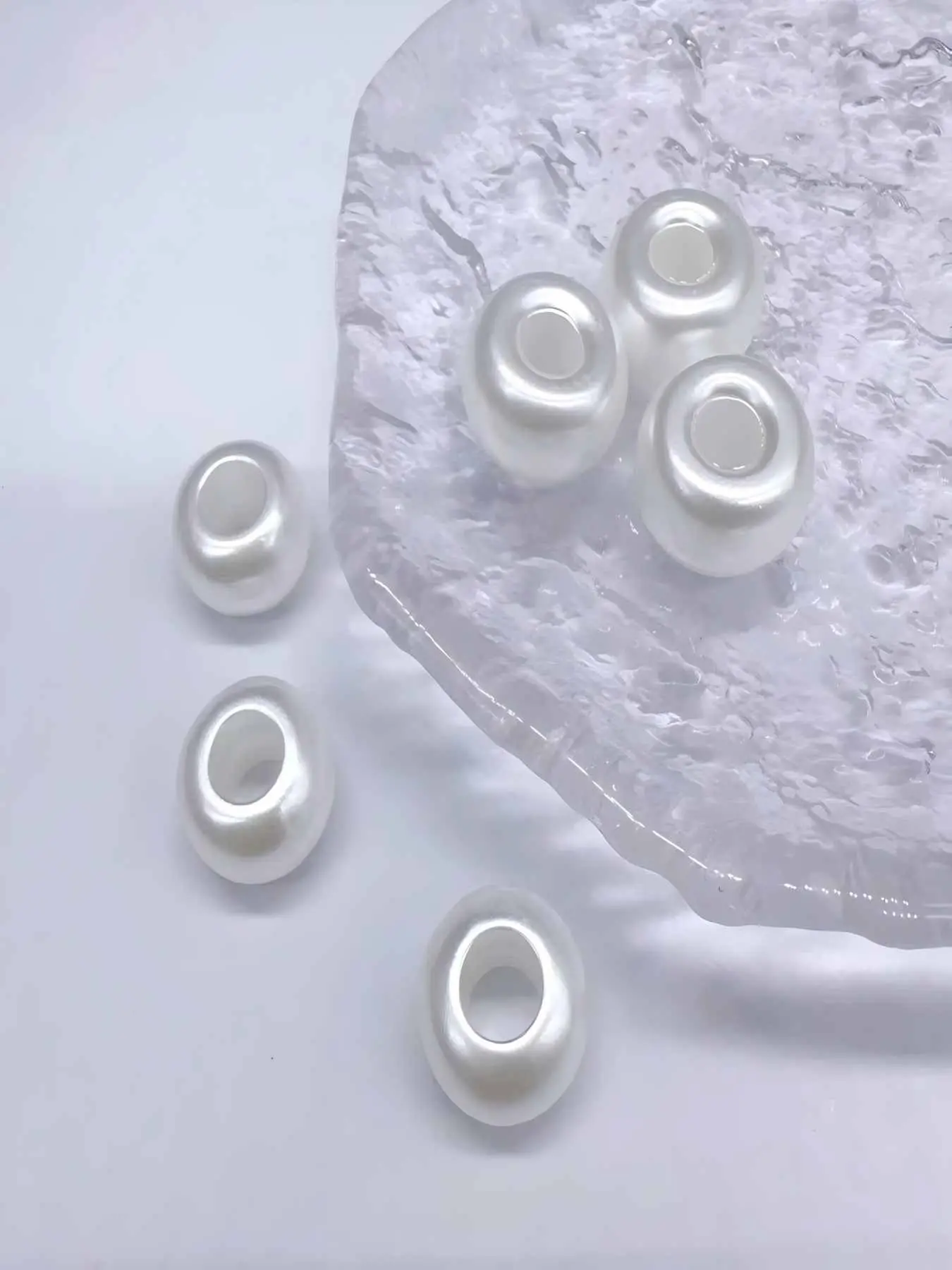 50 pieces of 11mm solid white acrylic large hole beads, shiny DIY beading material, suitable for making phone charms.