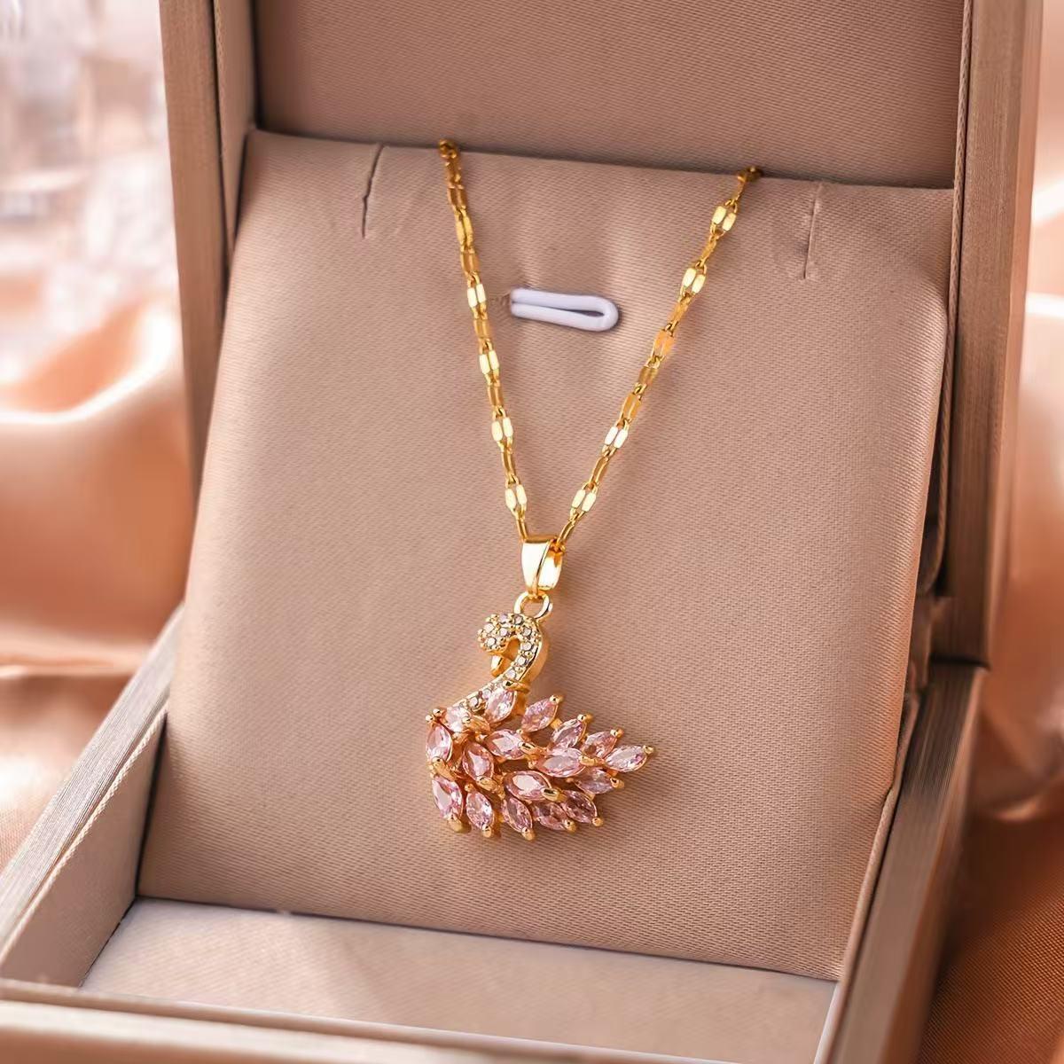 2026 New Elegant Necklace in Ins Style, Titanium Steel Plated with 18K Gold, Full of Diamonds, Swan Design with Zirconia Inlaid Lip Chain