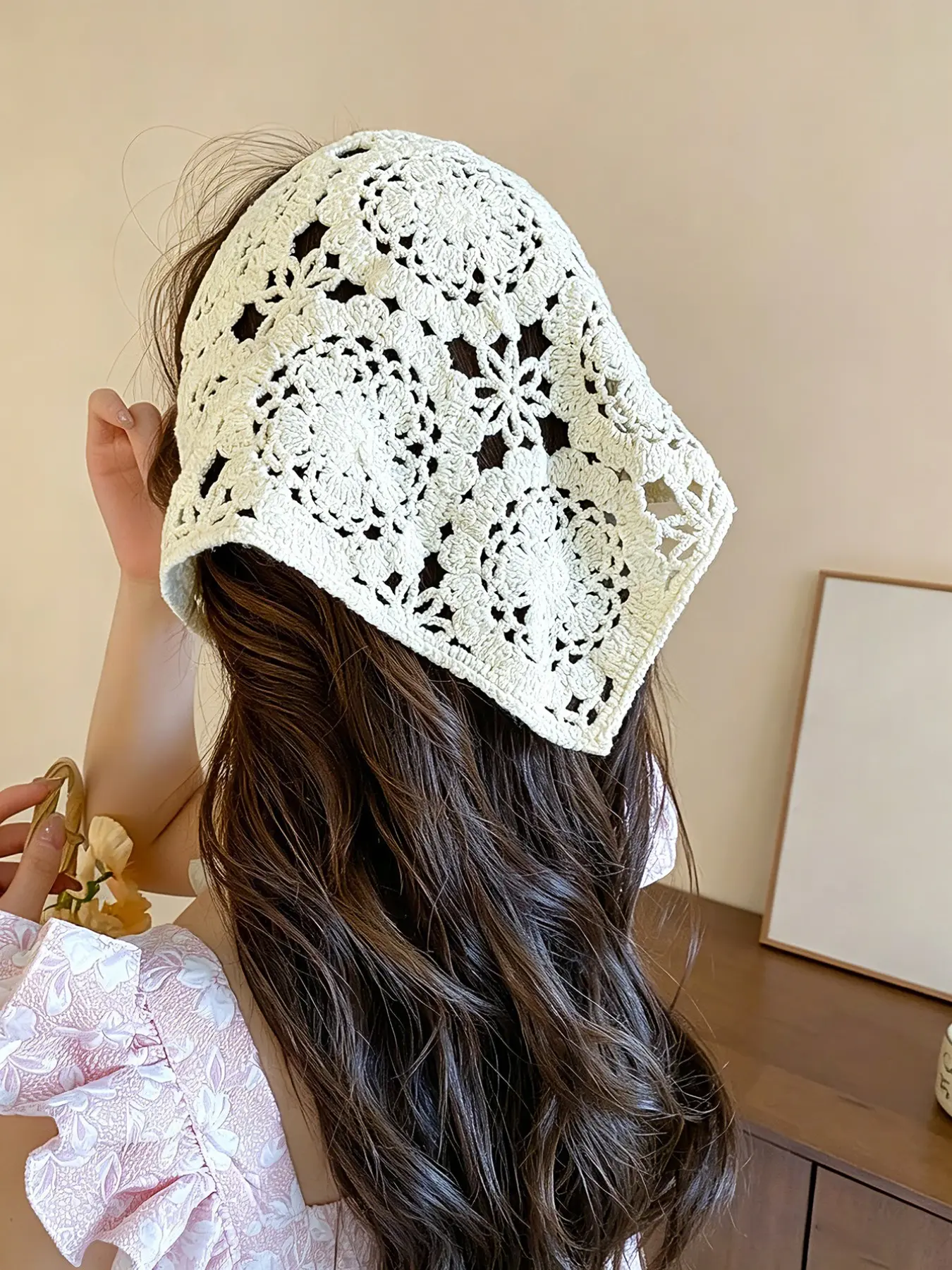 Boho Summer Sweet Tie-Back Knitted Triangle Scarf, Floral Headband Fashion Accessory, High-End Hair Ornament for Vacation Use