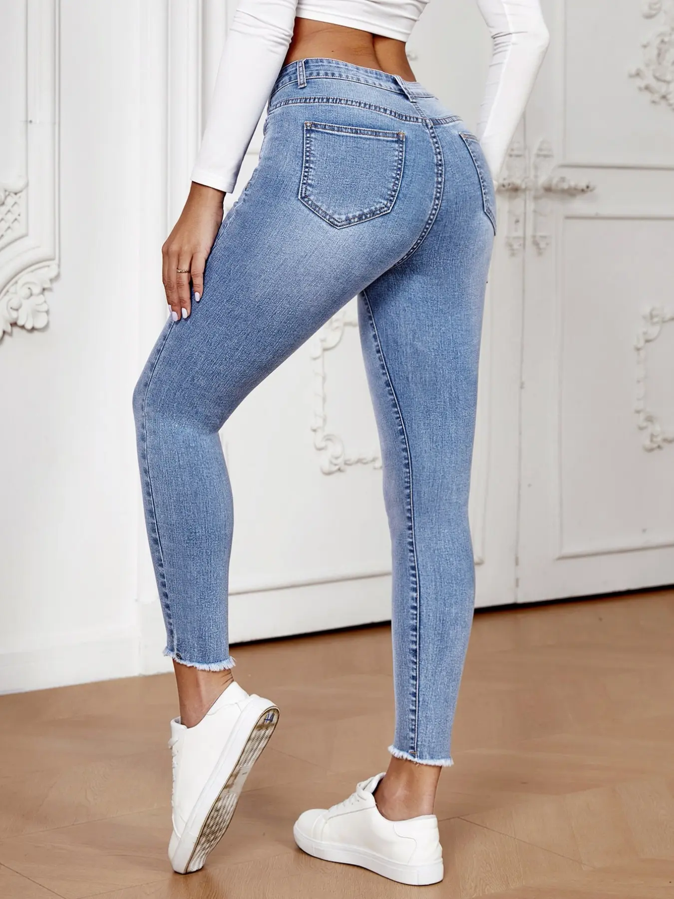 Women's Denim Jeans, Fashionable Comfortable Denim Fabric, Ideal for Daily Wear, Durable Trendy Design, Suitable for All Seasons