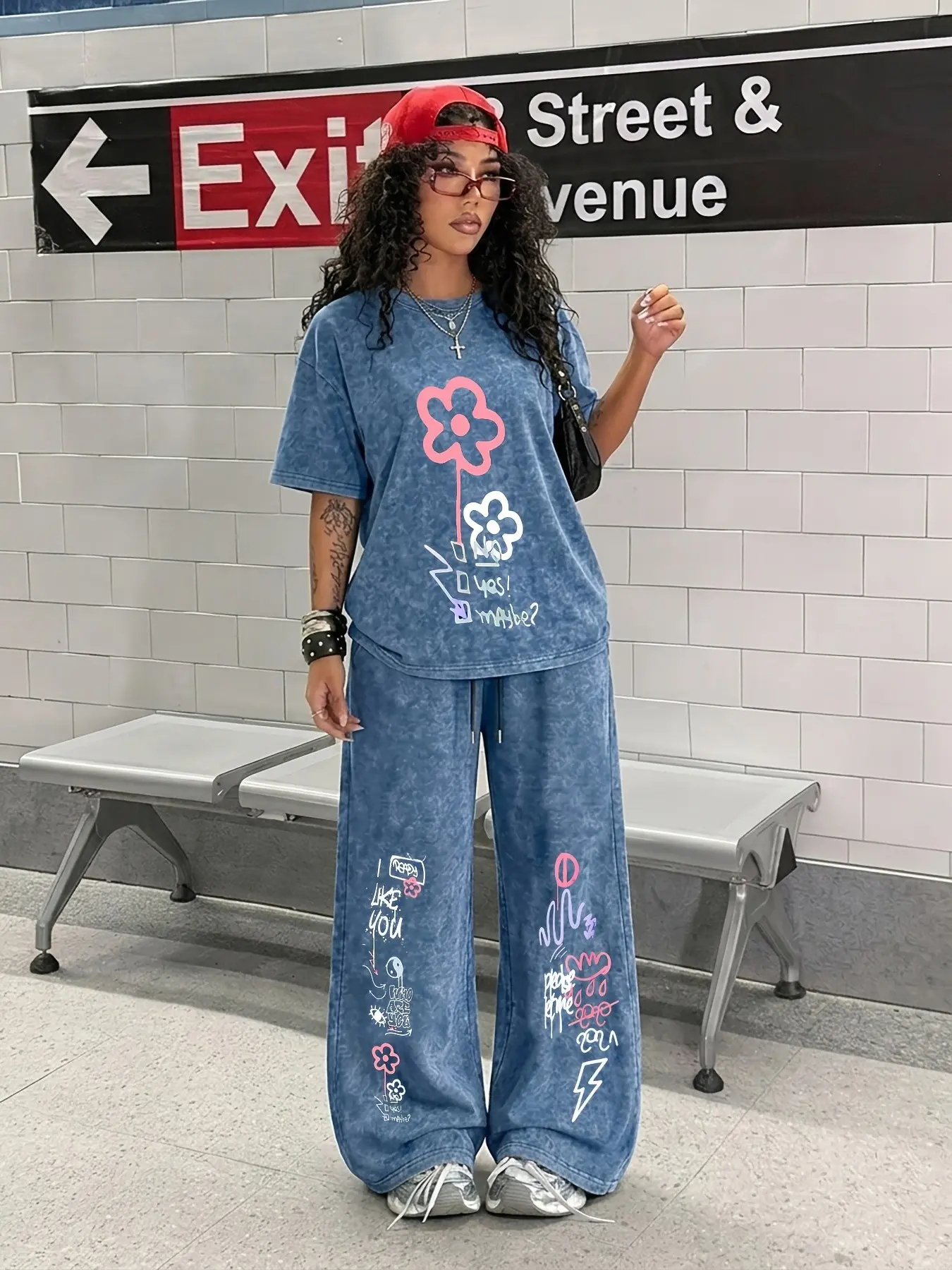 Women's Y2K Street-Style 2-Piece Set: Short-Sleeve Top & Washed-Look Baggy Wide-Leg Sweatpants (Graffiti Floral & Hand-Drawn Letter Print) – Available in 3 Colors