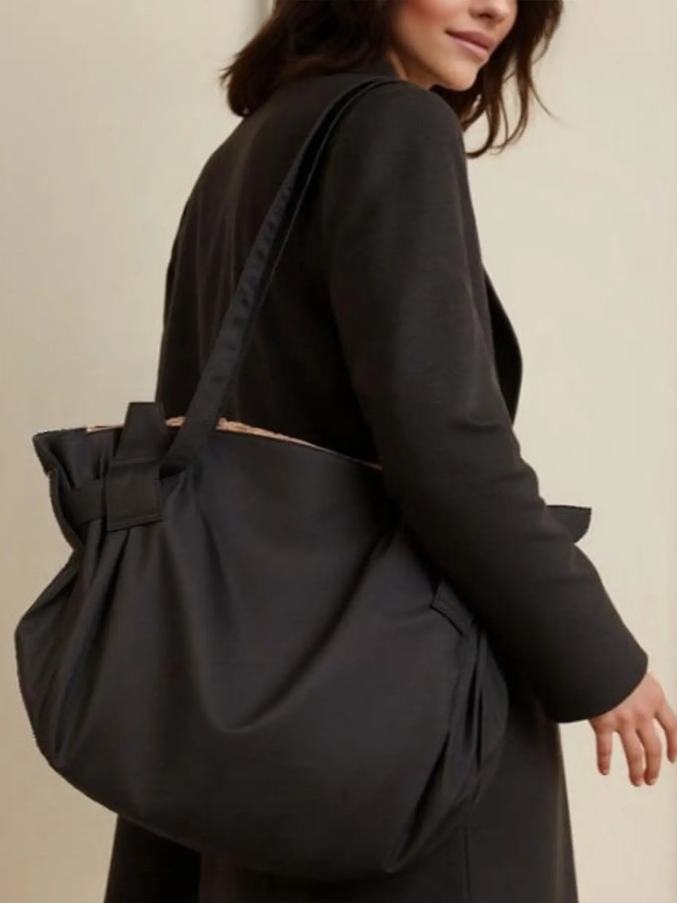 2026 New Large Capacity Shopping Bag, Single Shoulder Travel Backpack, Crossbody Luggage Bag for Women, Fashionable and Practical