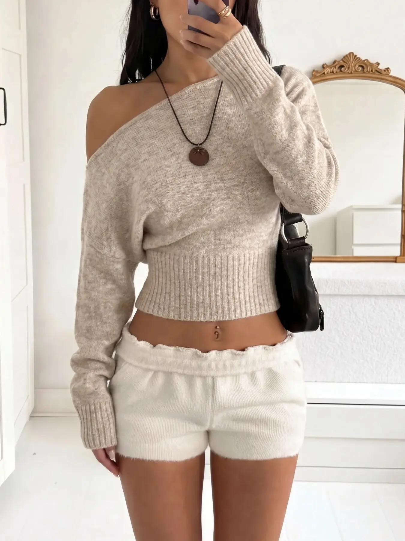 Off‑Shoulder Cropped Knit Sweater for Women, Slouchy Long Sleeve Y2K Crop Top, Elastic Ribbed Waist Hem, Soft Fuzzy Knitted Pullover, Casual Streetwear Fall Winter Going‑out Outfit, Slim Fit Cropped Sweater Tops for Daily Wear