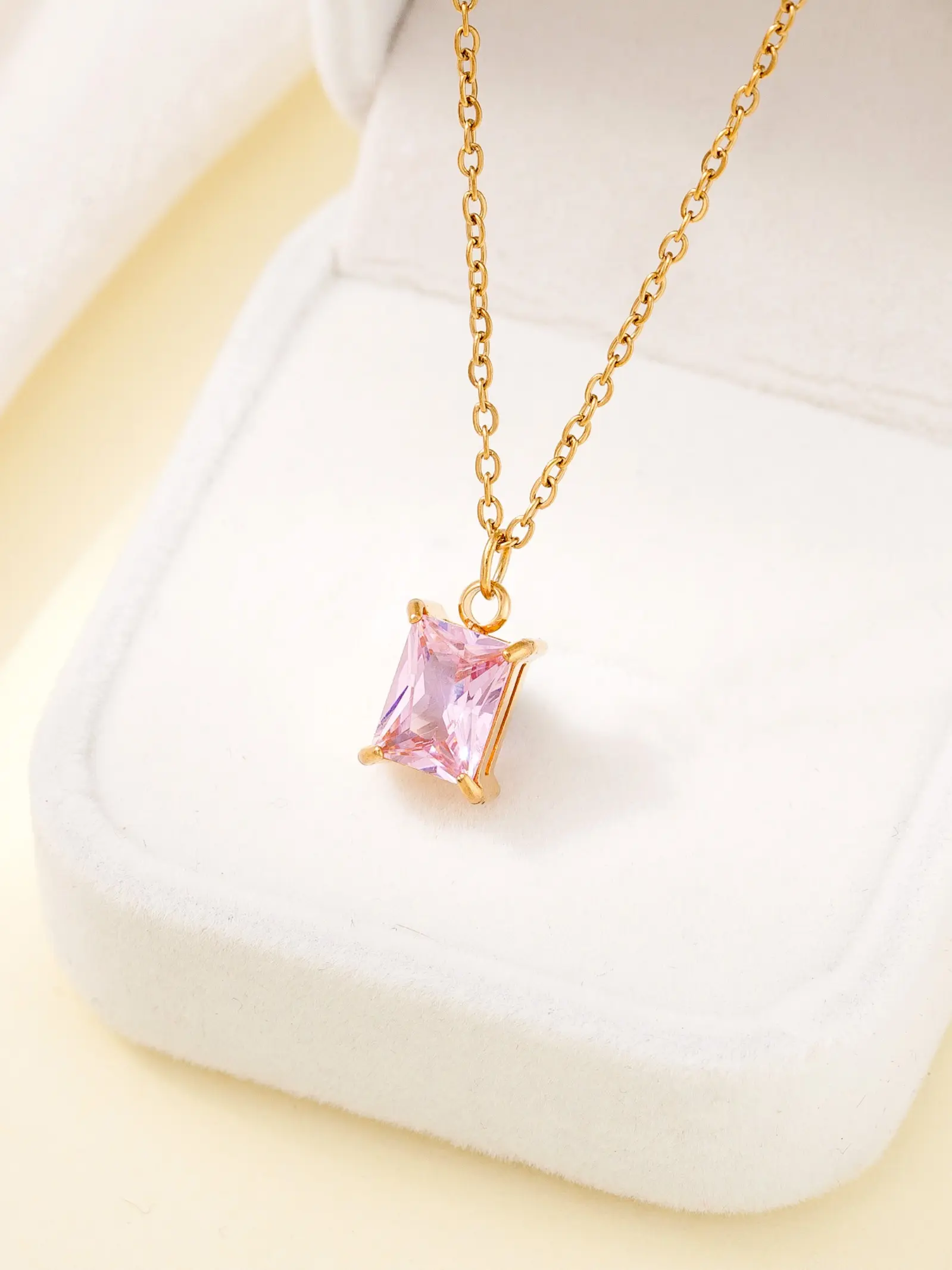 1pc luxury minimalist high-end stainless steel rectangular pendant necklace inlaid with rhinestones, featuring a personalized, non-fading mini four-prong square design for the collarbone. Suitable for daily commuting, travel, parties, and other occasions.