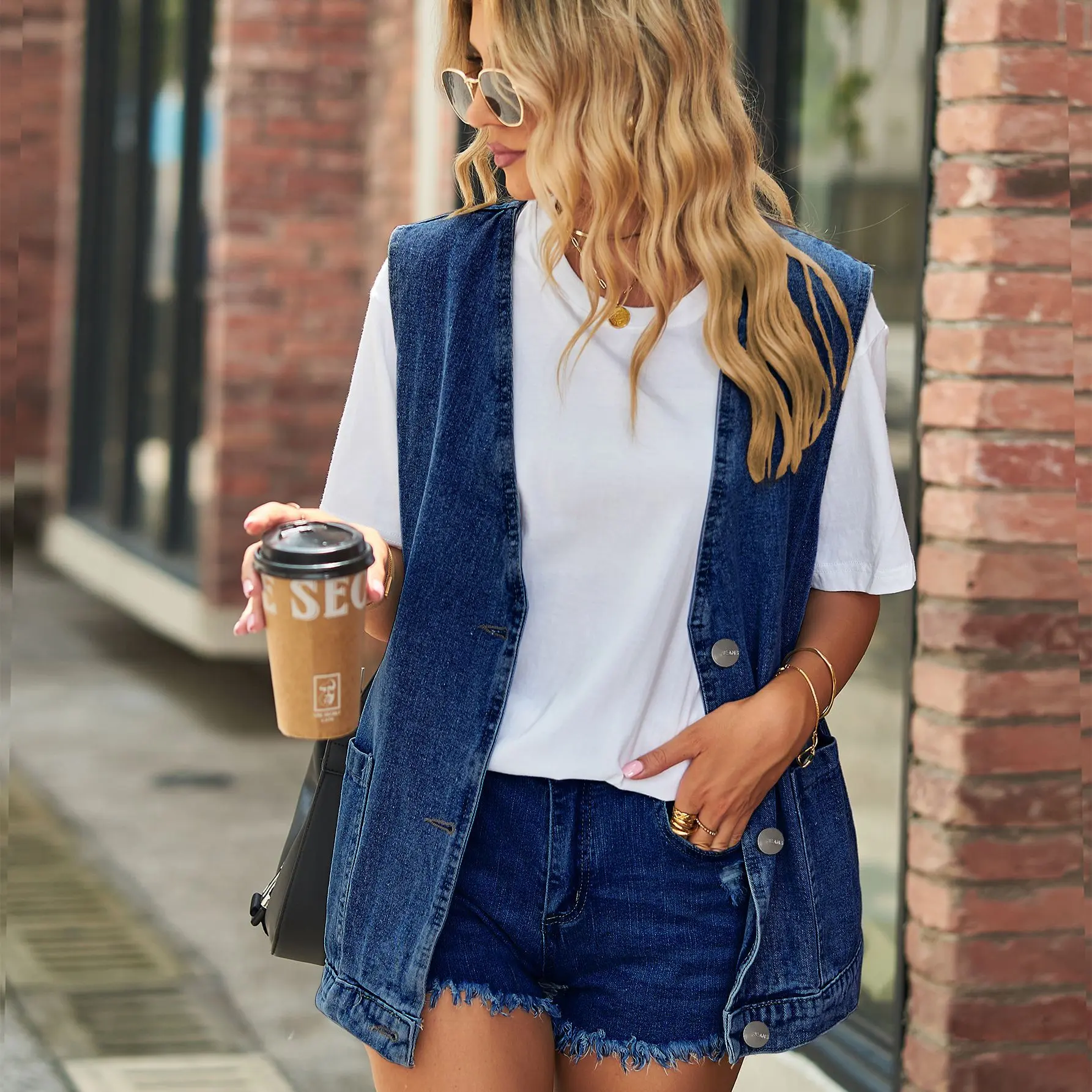 Women’s Denim Vest Jacket 95% Rayon 5% Polyester Sleeveless Jean Waistcoat Casual Button Up Layering Top Trendy Streetwear Fashion Outerwear for Everyday Outfit