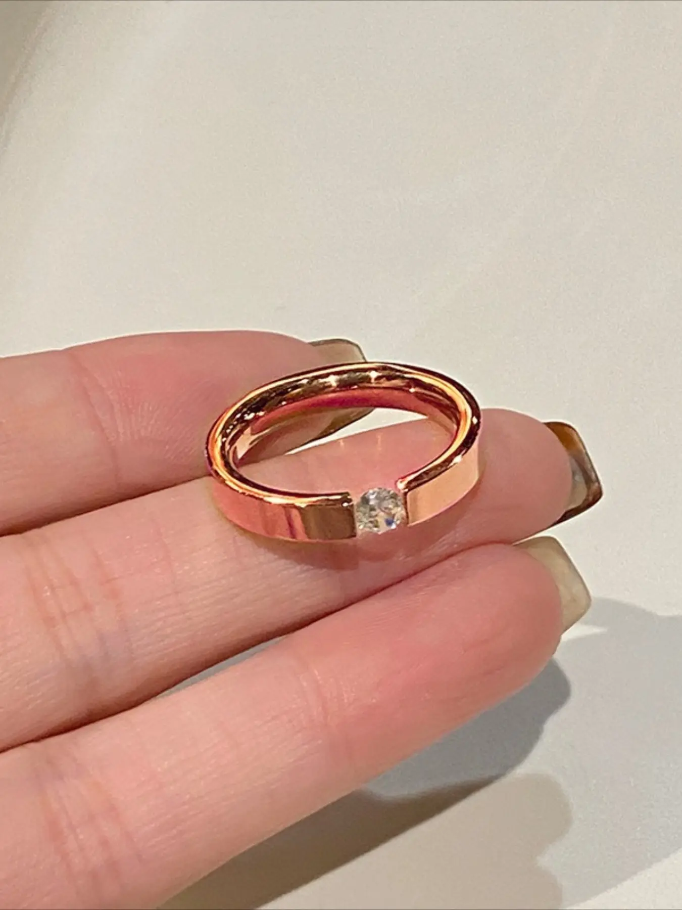 Single Bezel-Set Crystal Plain Band Ring, Jewelry Ring, Minimal Quiet Luxury Old-Money Vibe for Business Commute Everyday Wear & Stackable Rings, Perfect Gift for Partners Symbolizing Sincere & Exclusive Love