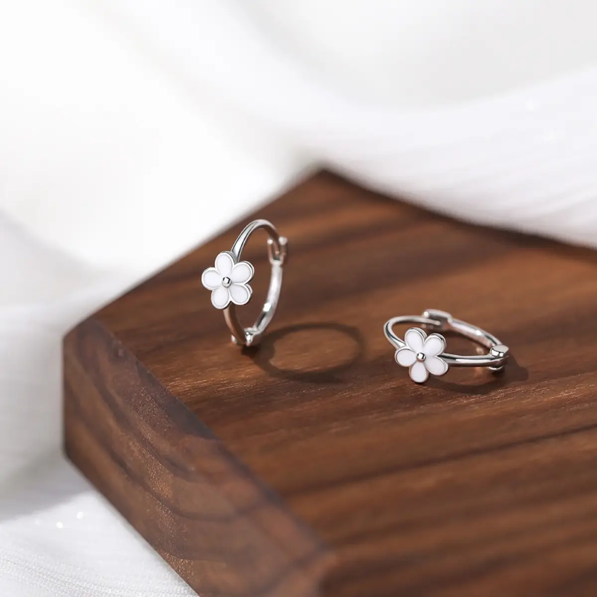 S999 Silver Flower Petal Ear Clip for Women, Small, Fresh, Cute, Niche, Light Luxury Drip Rubber Earrings, Simple Temperament Silver Ear Clip, Versatile Silver Accessories for Daily Commuting and Dating
