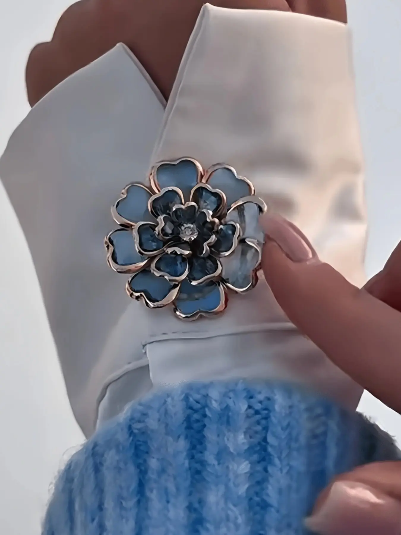 2-Pack Blue Floral Enamel Buttons Set, Detachable Clip-On Sleeve Buttons, Elegant Shirt Decoration, No Sewing Women's Fashion Accessories