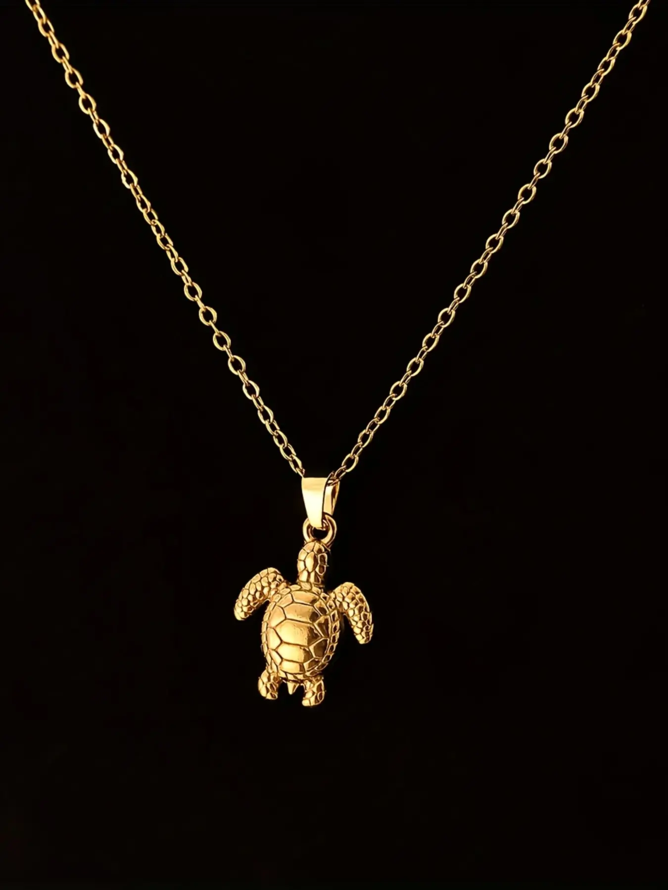 Elegant Turtle Pendant Necklace, Perfect for Casual Vacations, Stylish Jewelry Accessory, Ideal Gift for Nature Lovers