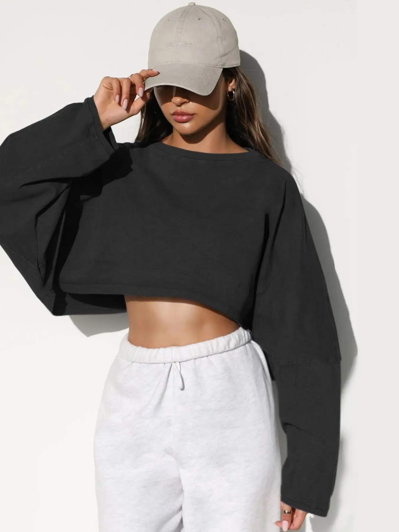Women's Plain Drop Shoulder Crop Sweatshirt, Casual Long Sleeve Round Neck Cropped Pullover for Fall & Winter, Women's Clothes for Daily Wear
