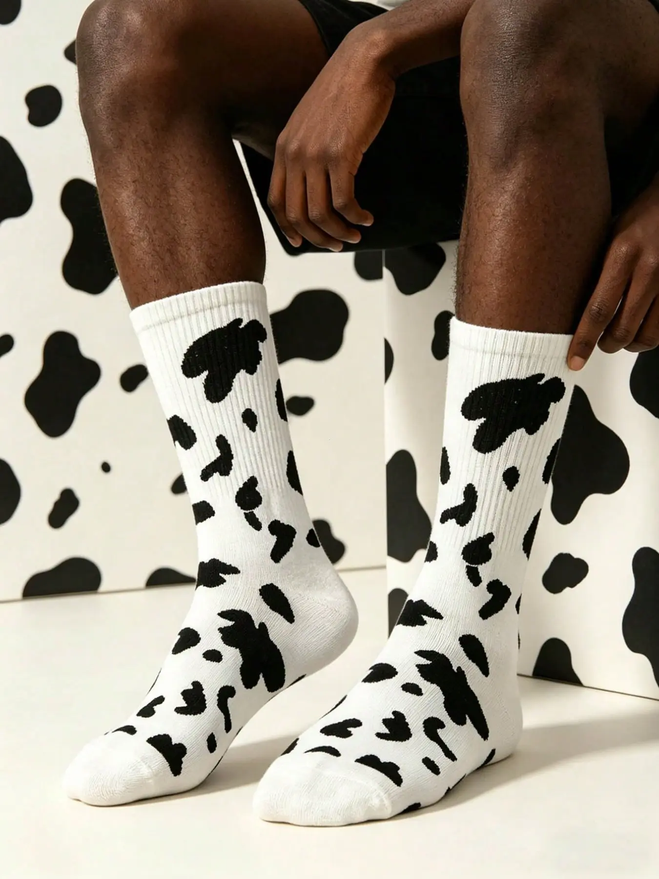 2 Pairs Unisex Cow Print Crew Socks, All-Season Streetwear Casual Mid-Calf Socks, Plain Surface, No Lining, 88.2g/m², Fun Socks