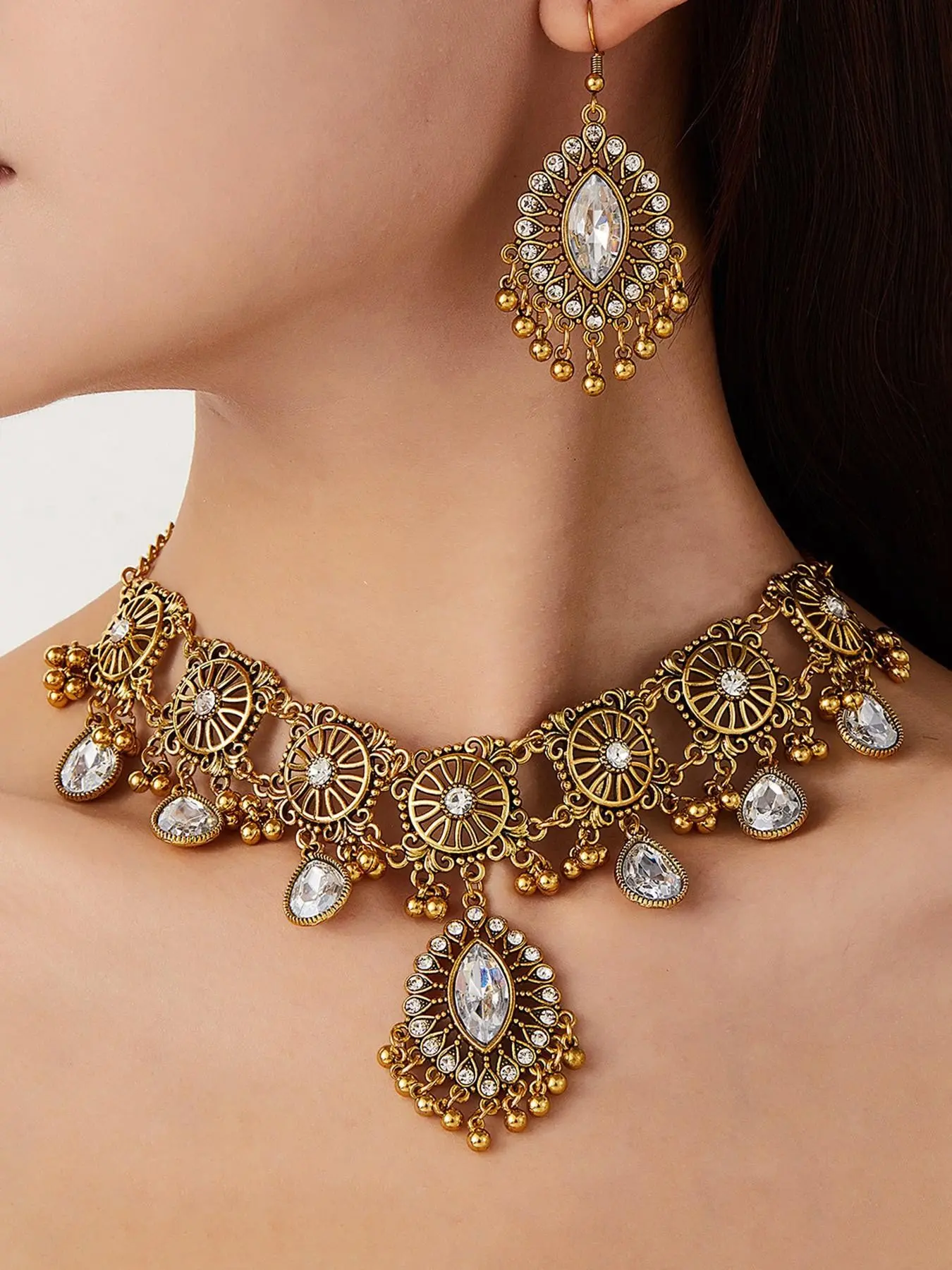 2pc Vintage Gold Bollywood Jewelry Set for Women, Emerald Green Crystal Statement Choker Collar Necklace Dangle Earrings, Indian Tribal Boho Gypsy Festival Fashion Accessories Pack, Jewellery Gift Set