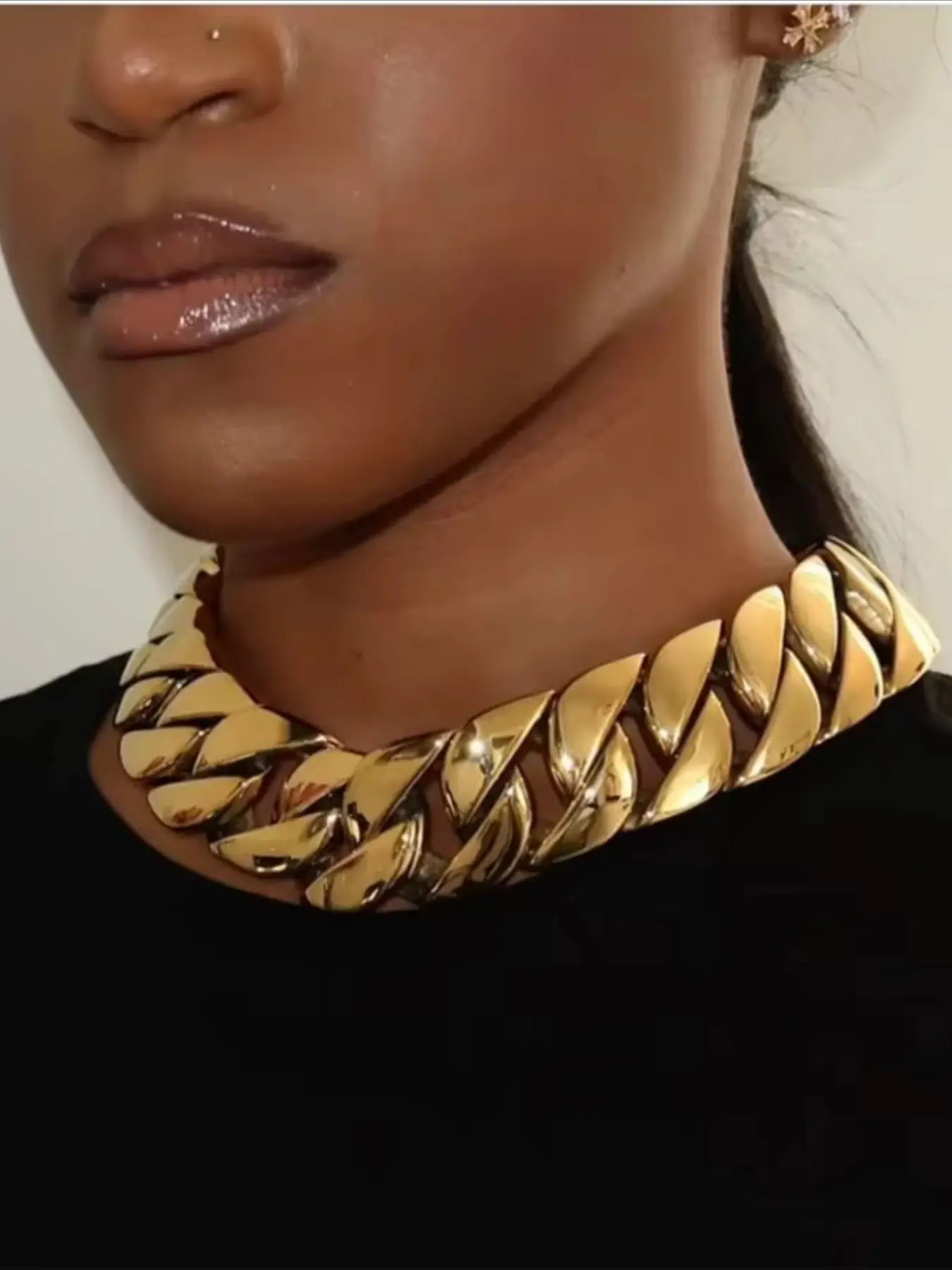 32mm luxury thick and heavy gram Cuban chain boutique jewelry necklace, heavy-duty charm gold-plated Cuban necklace, the electroplating process is stable and not easy to fade. The same style is worn by rap artists on large occasions. Cuban Link Necklace