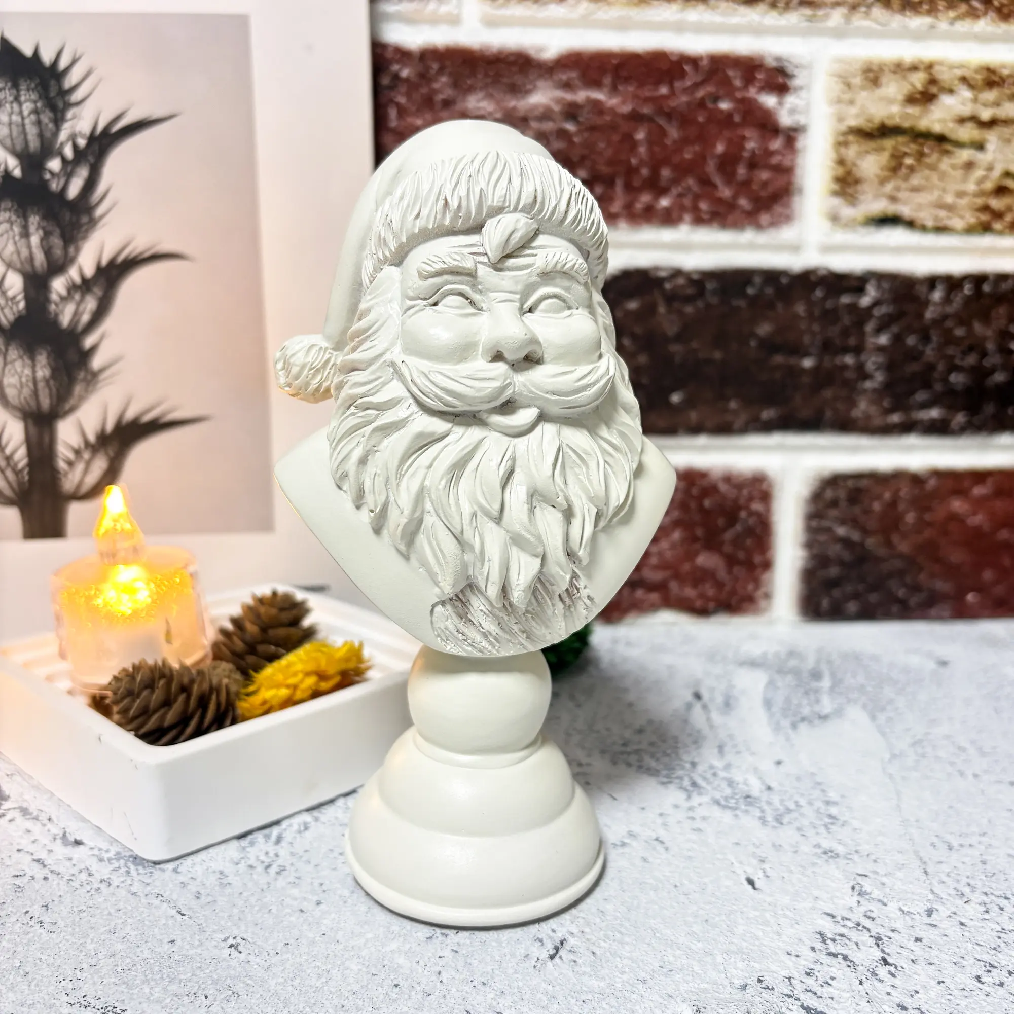 Santa Bust Christmas Tabletop Decoration, White Santa Claus Head Statue Resin Figurine Christmas Home Decor Ornament for Tabletop Bookshelf Bedroom Office
