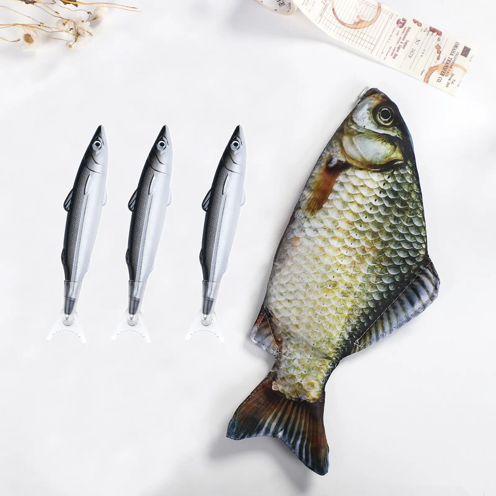 4-Piece Set, 1 Realistic Carp Pen Pouch + 3 Salted Fish Pens, Creative Carp Stationery Box, Smooth Writing Experience, School Gift, Pen Kit