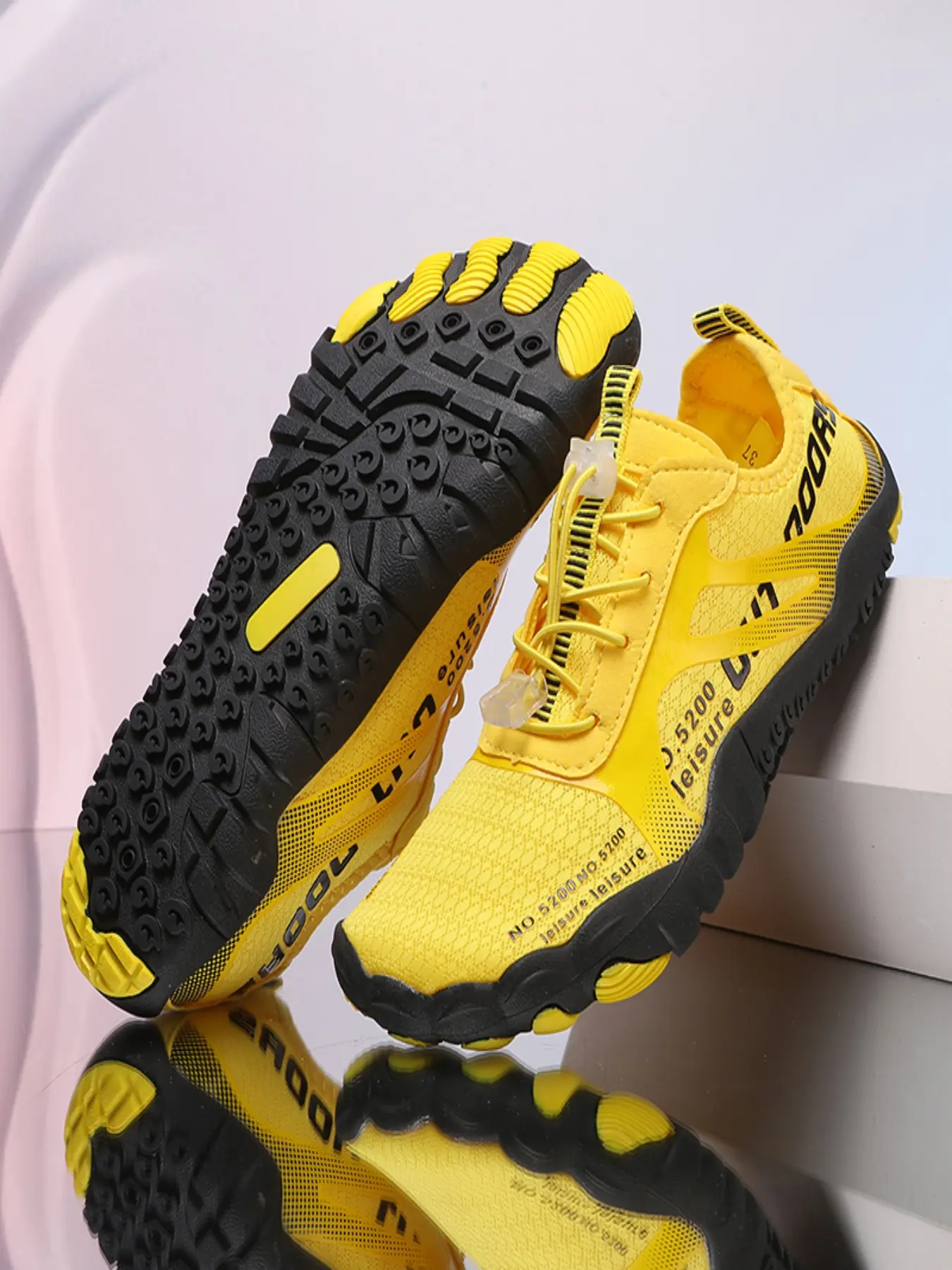 1 Pair Unisex Letter Print Mesh Water Shoes One-Click Lock Quick Dry Non Slip Aqua Socks for Trekking Treadmill All Water Sports Athletic Grip Socks