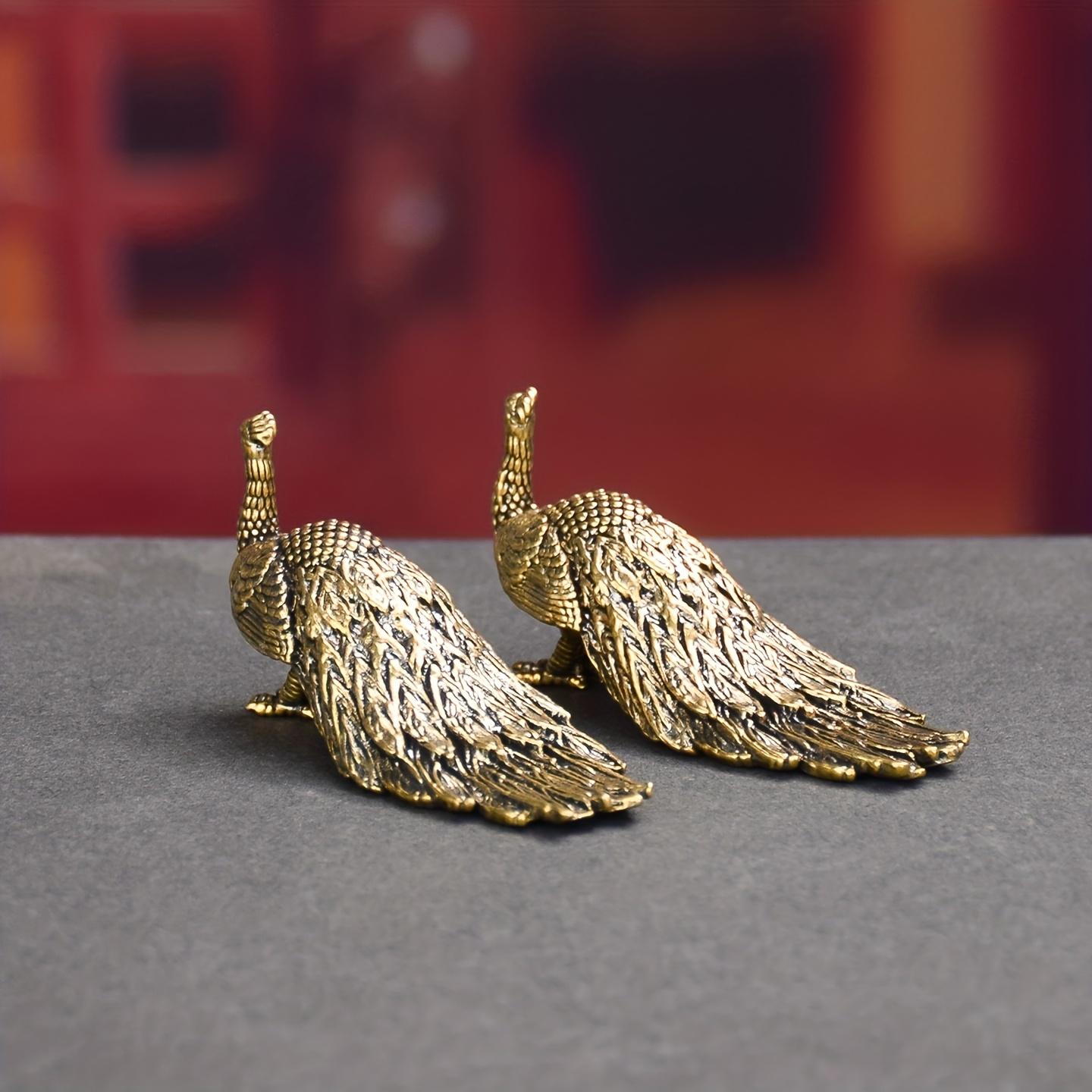A vintage-style brass peacock desktop ornament—an exquisite piece of craftsmanship ideal for collectors. It makes a perfect birthday gift, a charming addition to an office bookshelf, or a unique decorative accent for a Halloween display.