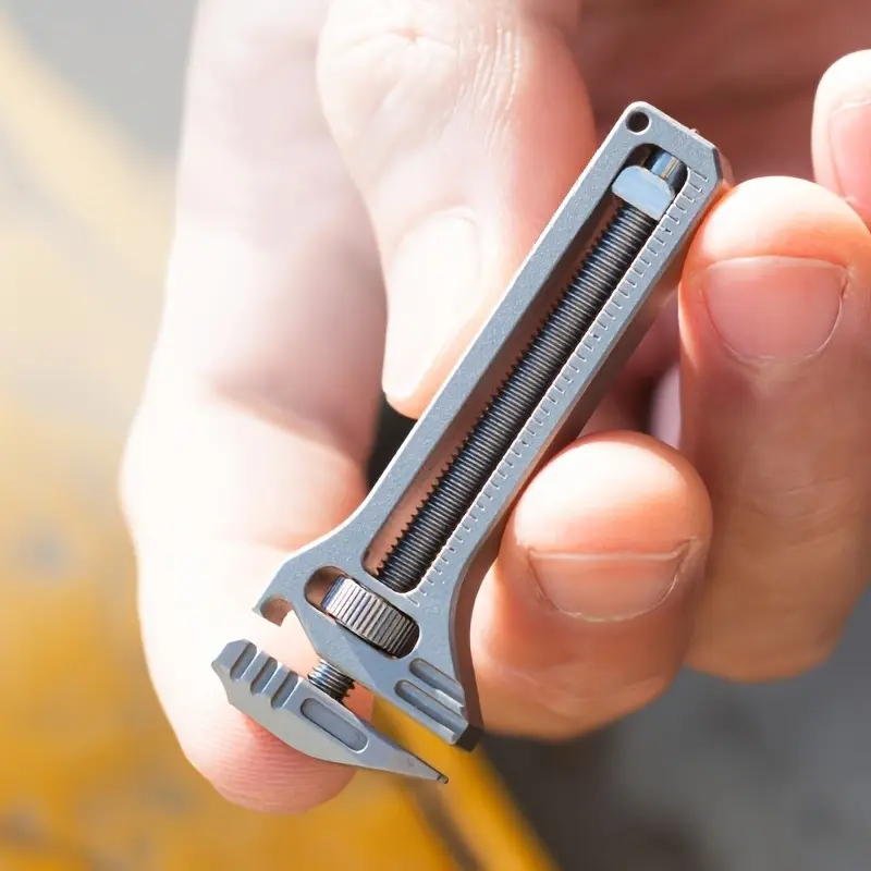 Multi-Function Car Repair Mini Wrench, Window Breaker, Bottle Opener, Screwdriver, Compact Tool for Home Repair, Emergency Escape, Camping, Outdoor Survival, Keychain, Gift Idea, Multitool