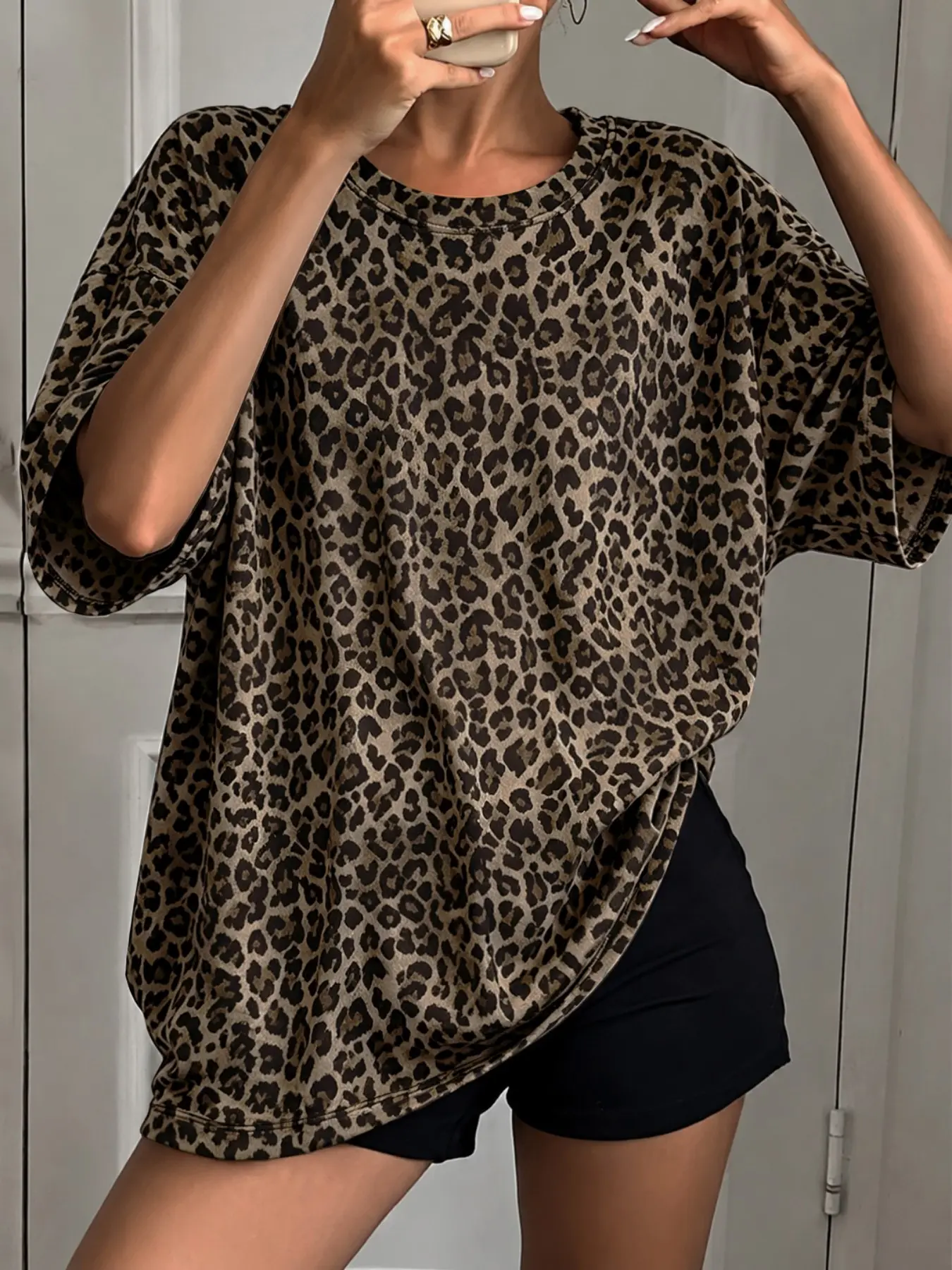 Summer Leopard Print Round Neck Oversized Baggy Loose Fit T-Shirt, Casual Short Sleeve Top for Daily Commute and Outdoor Wear, Comfortable and Stylish Everyday
