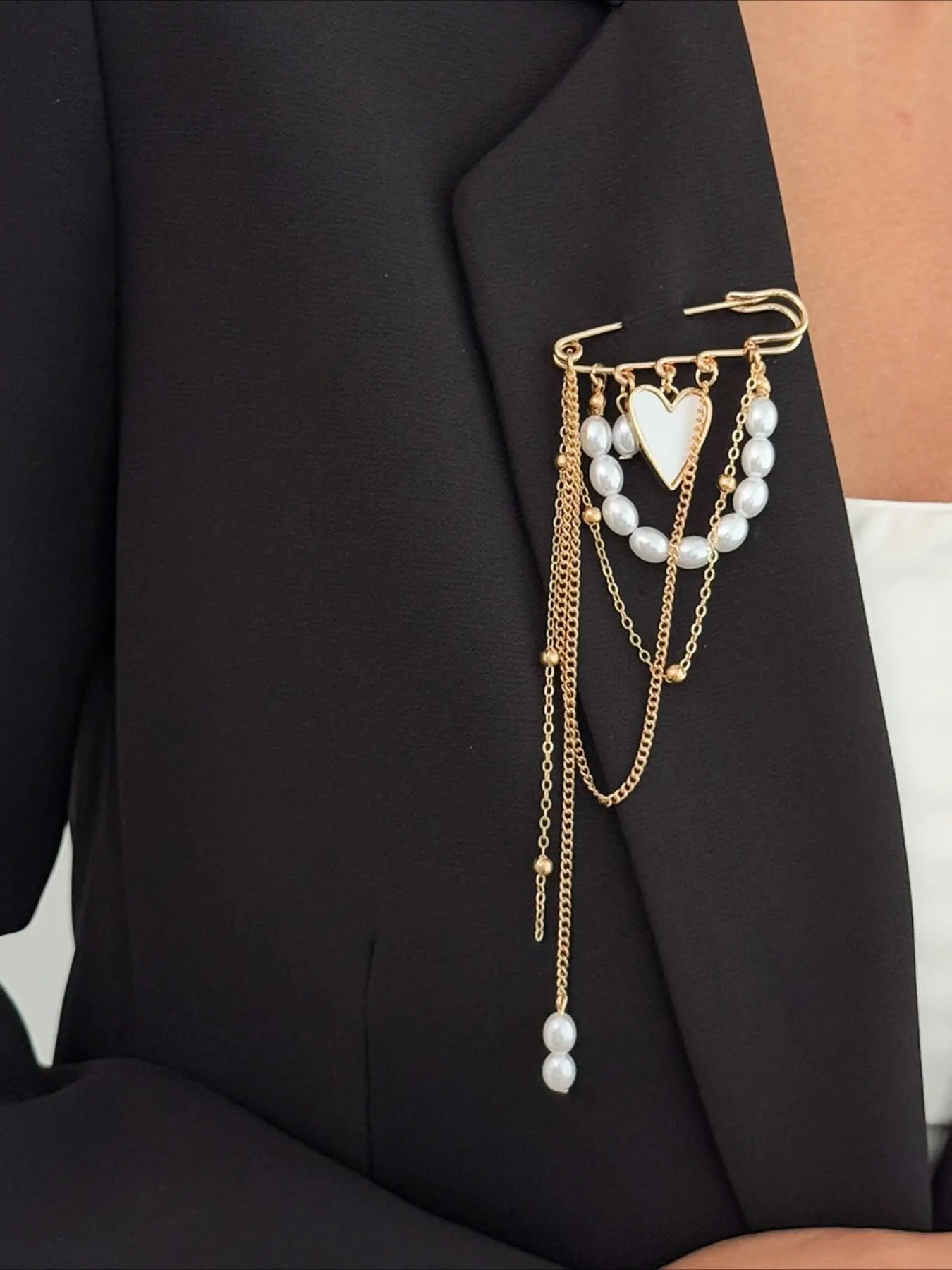 Statement Gold Pearl Tassel Brooch Pin with Heart Pendant, Vintage Safety Pin Multi Layer Fringe Badge, Trendy Office Siren Suit Jacket Clothes Jewelry Gift
