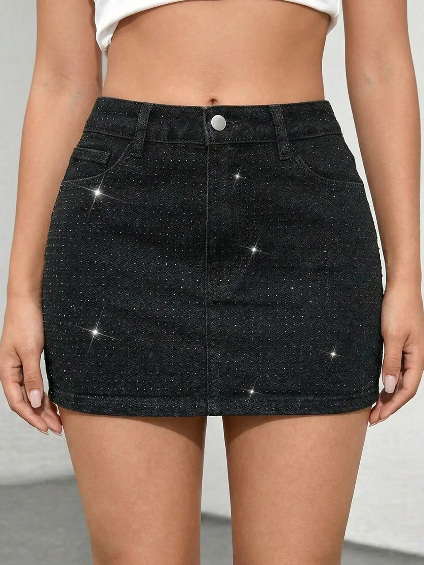 High-Waisted Rhinestone Denim Short Mini Sparkly Skirt, Shiny Bodycon Nightclub Style, Bold Look for Ladies, Perfect for Parties and Events