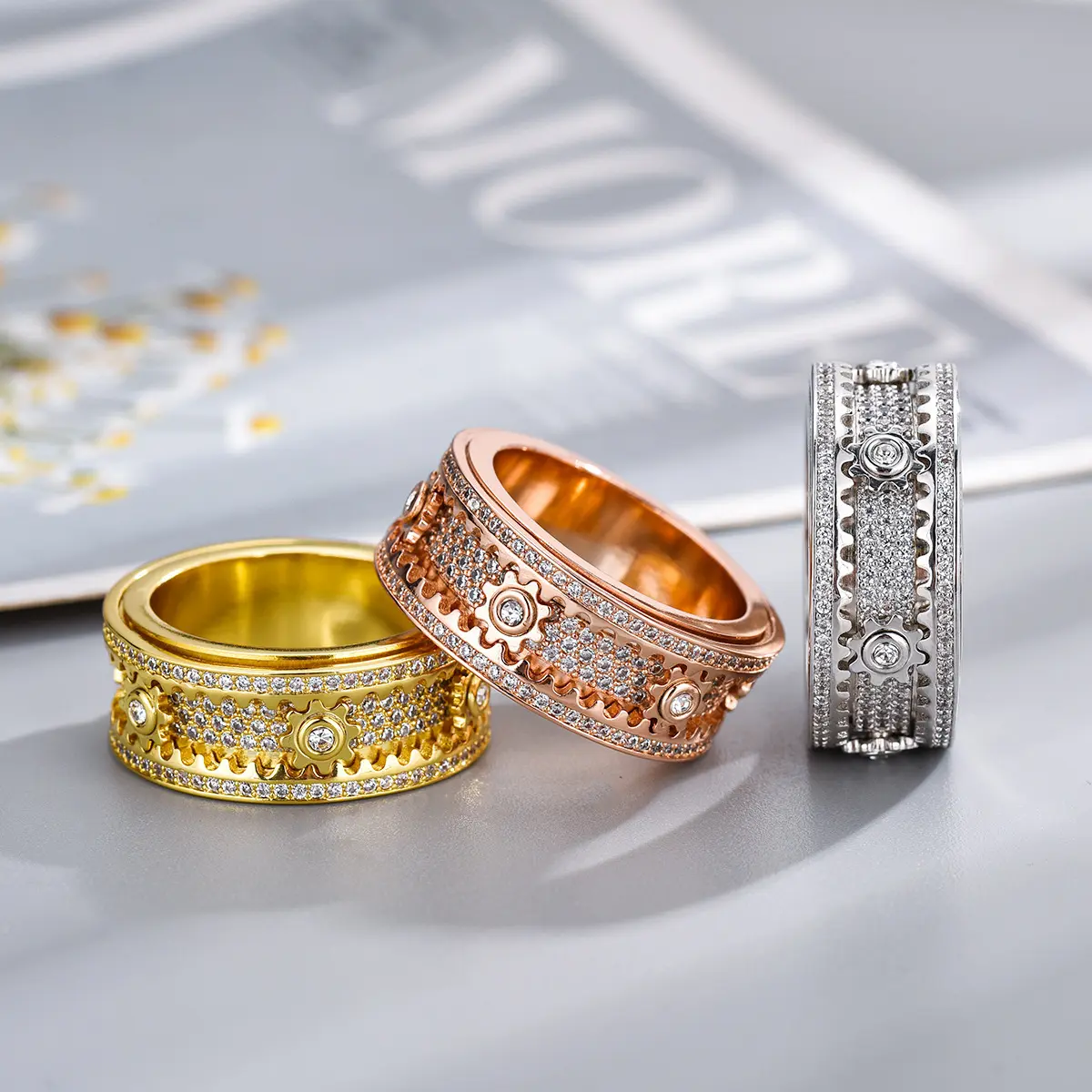 Full diamond rotating gear ring with rotating starry sky design