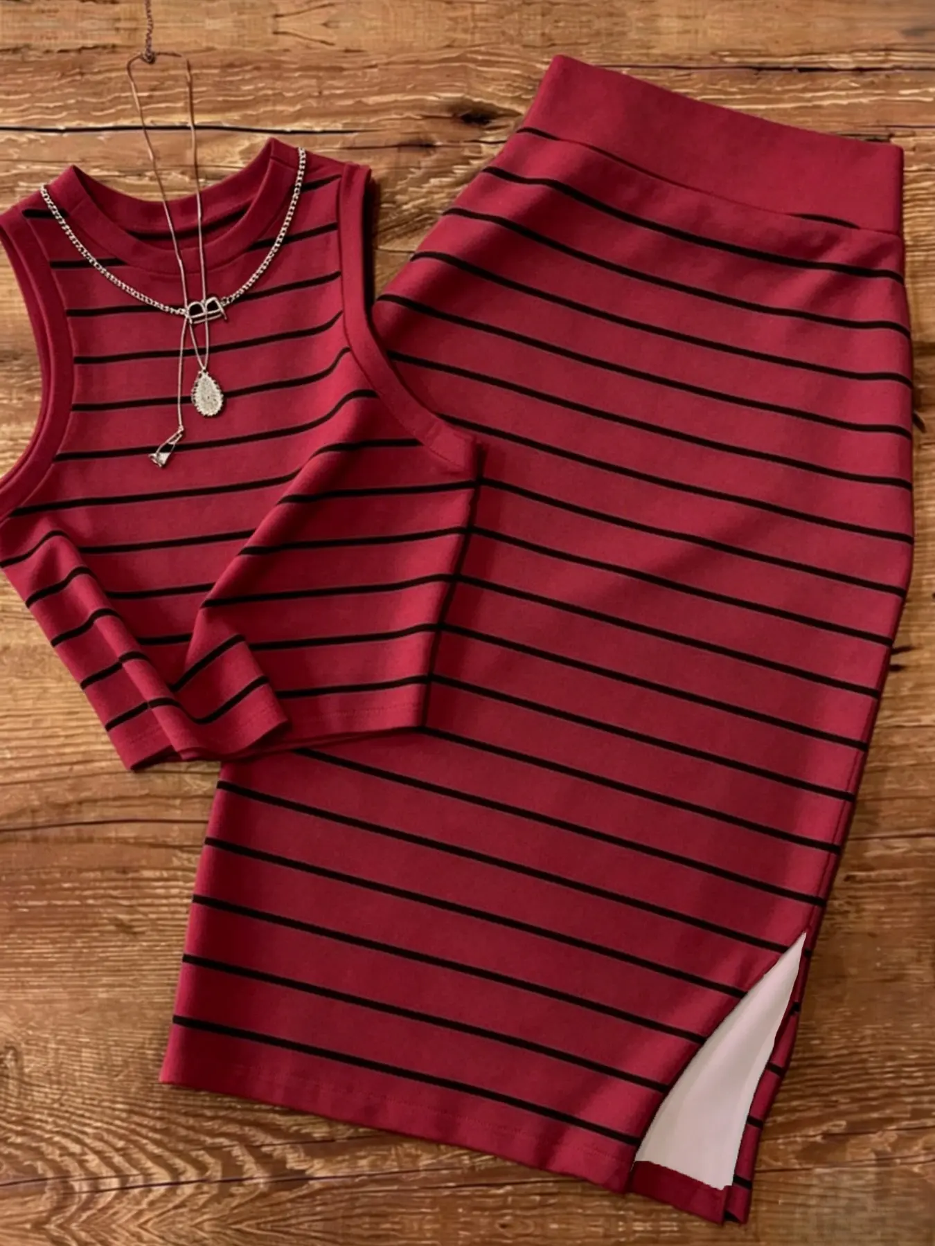 Women Striped Casual Sleeveless Crop Top Midi Skirt 2 Piece Set, Side Slit Bodycon Matching, Stylish and Comfortable Fashion Ensemble