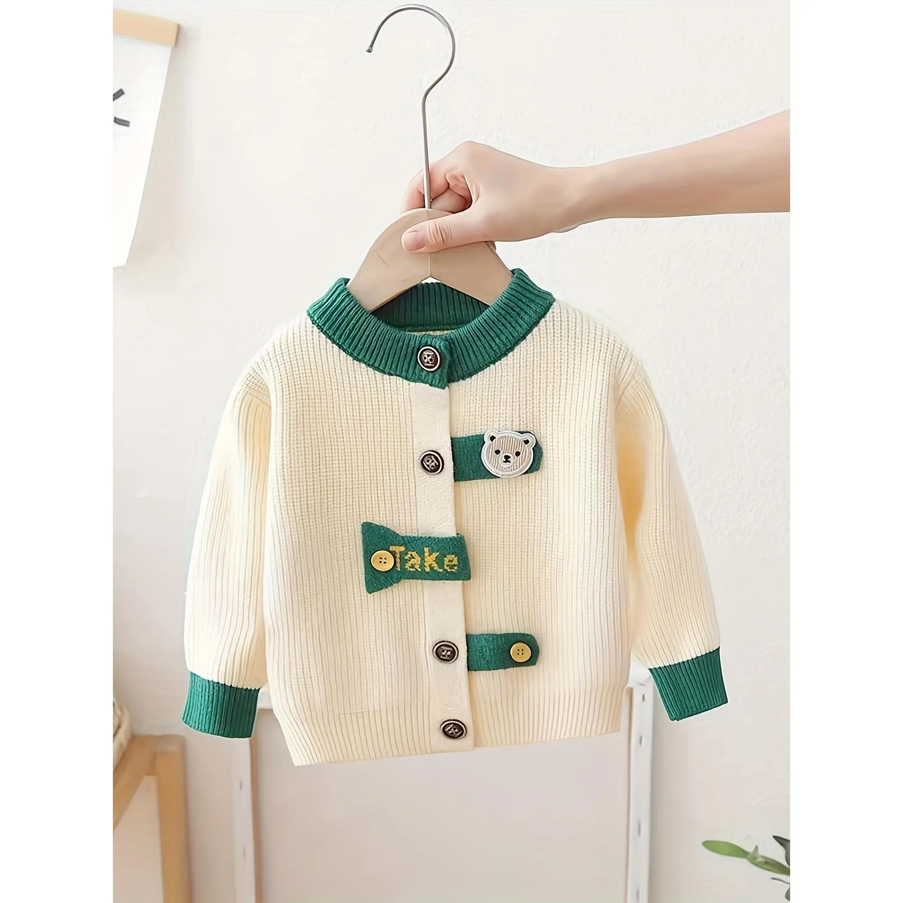 Boys' Cardigan Sweater, Stylish New Autumn/Winter Outerwear for Toddlers, Knitted Jacket with Teddy Bear Head Design
