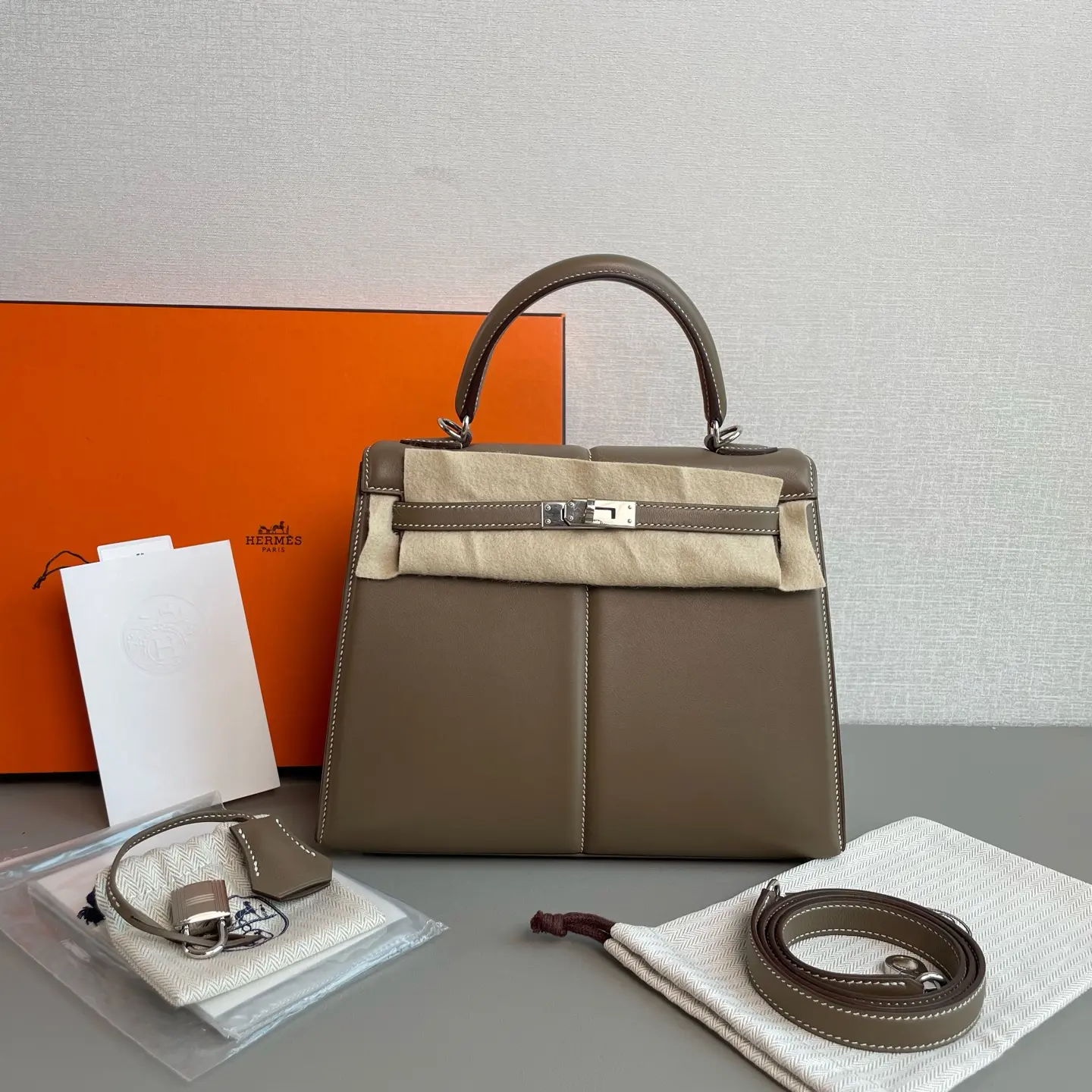 Pre-owned Hermes Kelly25 Padded Swift Handbag for Women, Etoupe Color, Silver Hardware, Luxury Crossbody Bag P07E06014, Handbags For Women