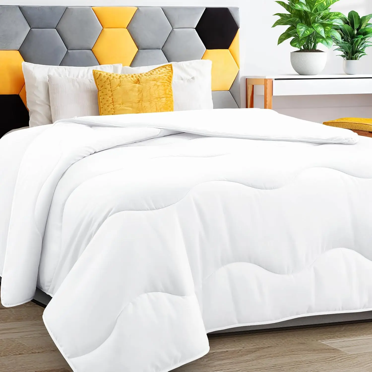 Lightweight Comforter Cooling White, All Season Duvet Insert Breathable Queen Size Summer Bedding, Soft Microfiber Cool Down Alternative with Corner Tabs, 88x88 inch