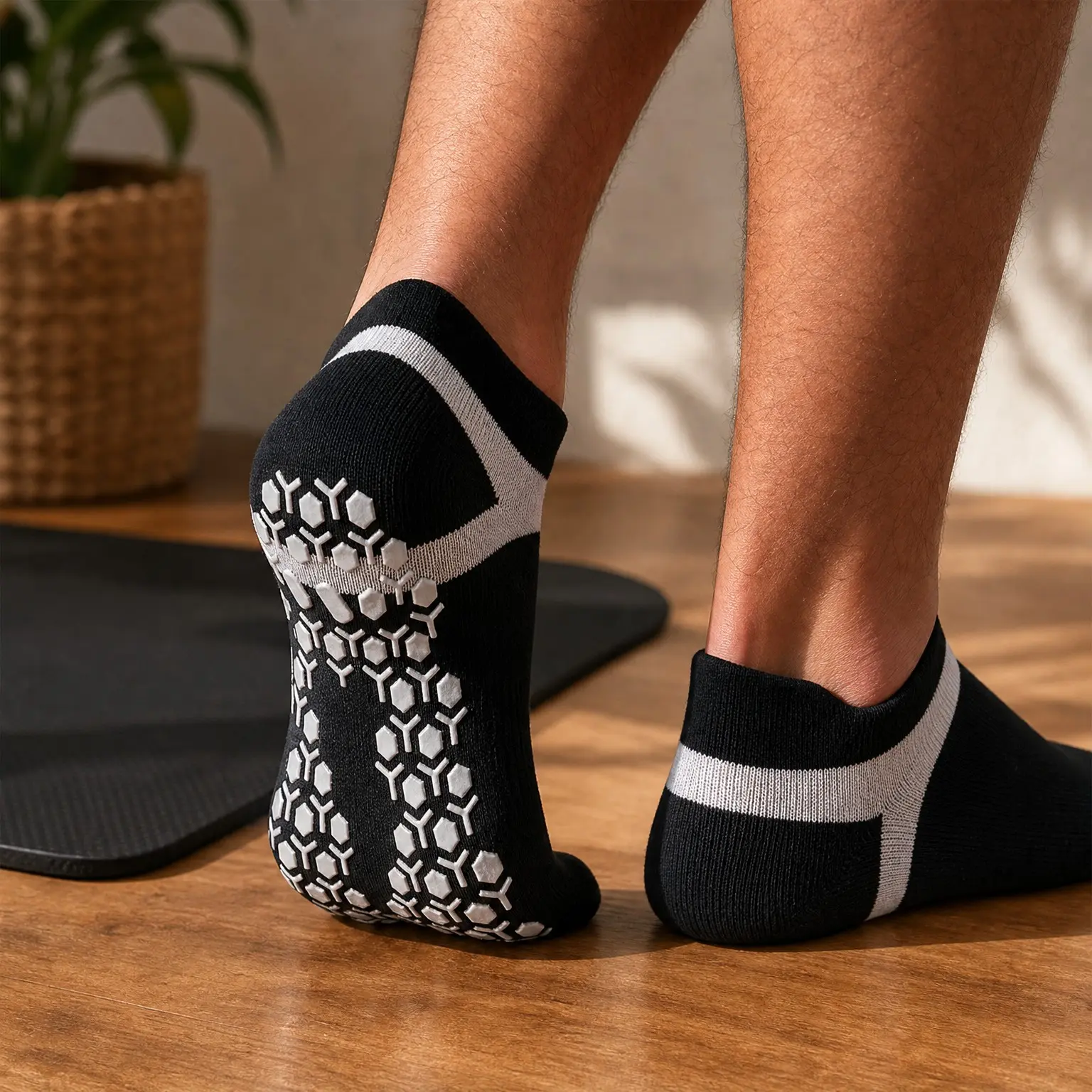 Men's Non-Slip Yoga & Pilates Socks with Grips - Anti-Skid Slipper Socks for Bikram, Fitness, Barre, Hospital, Cushioned for Elderly & AdultsGift