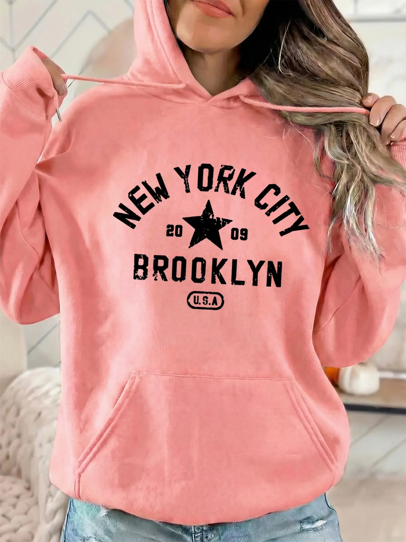 Women's fashionable hooded sweatshirt with the letters "NEW YORK CITY 2009 BROOKLYN USA" printed on it. Drawstring kangaroo pockets. Fall and winter casual sportswear sweatshirt. Suitable for casual parties and sports activities.