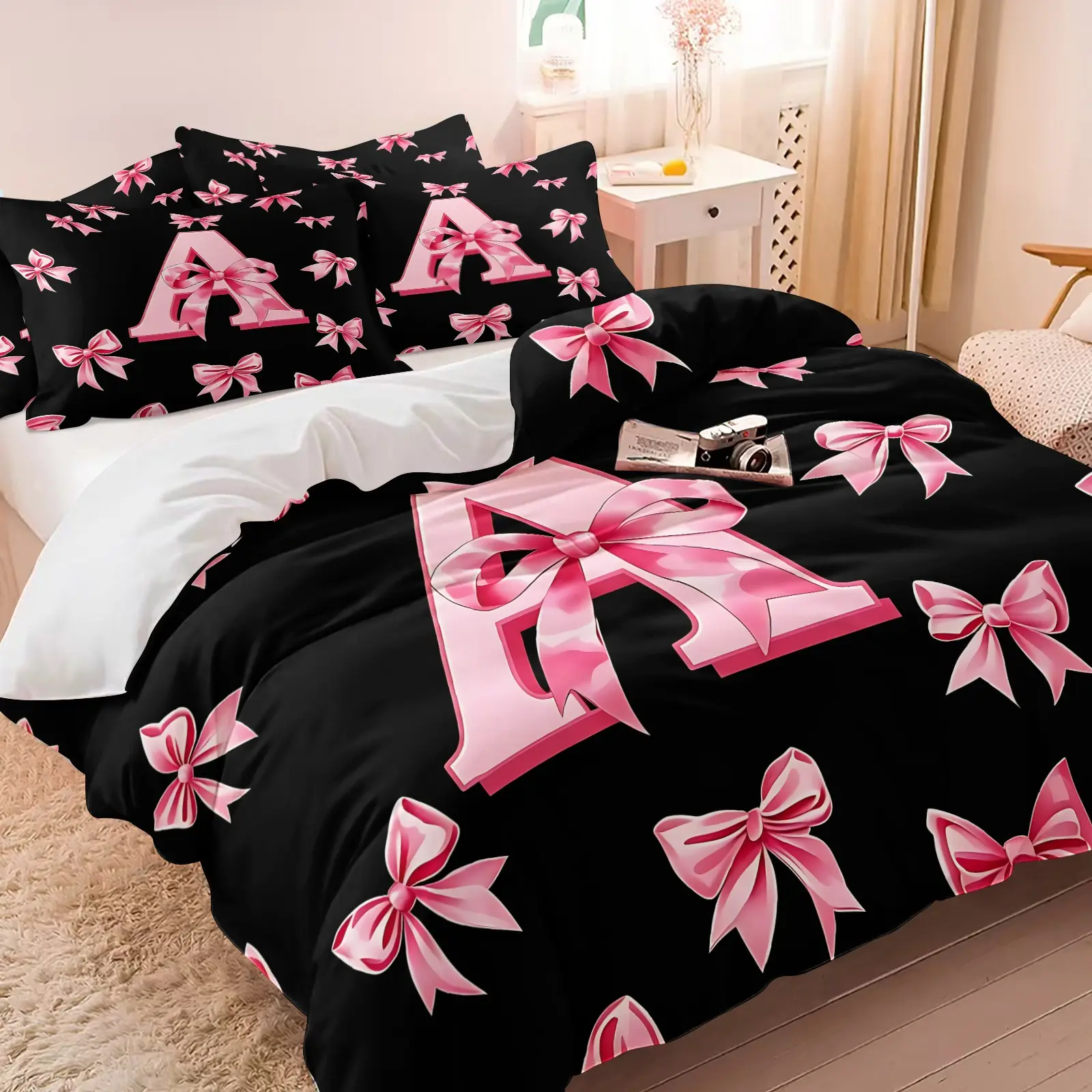 Black Pink Bow Letter A Coquette Print Bedding Set, 1 Duvet Cover + 2 Pillowcases, Sweet Coquette Ribbon Pattern Bedding Set, Soft Microfiber, Aesthetic Girls Bedroom Decoration, Gift for Coquette Style Enthusiast