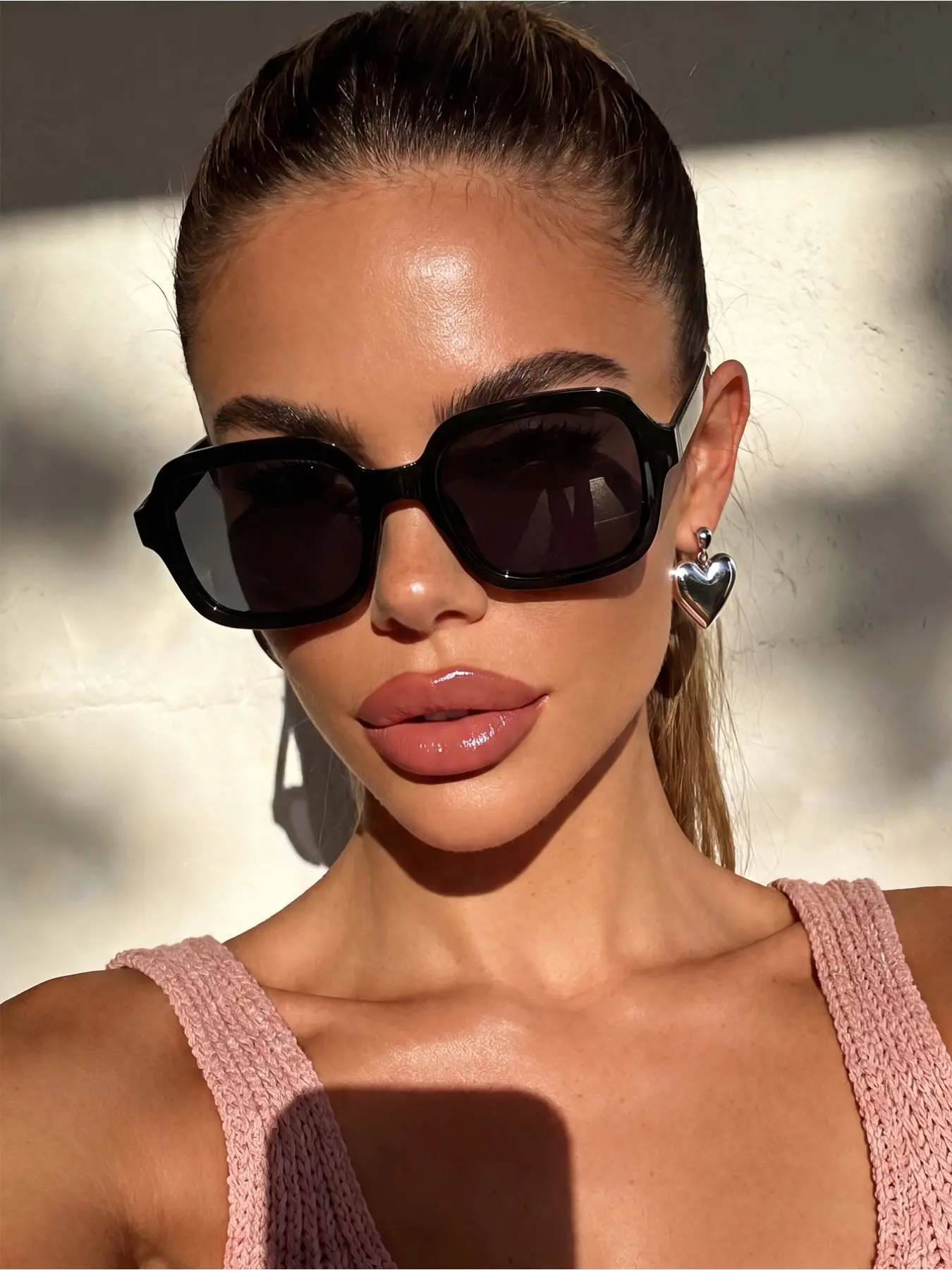 1 pair of classic black square fashion glasses for men and women, suitable for all face shapes, can be used for street snapshots, casual outings, summer accessories, family trips,, sports, parties, and outdoor activities.