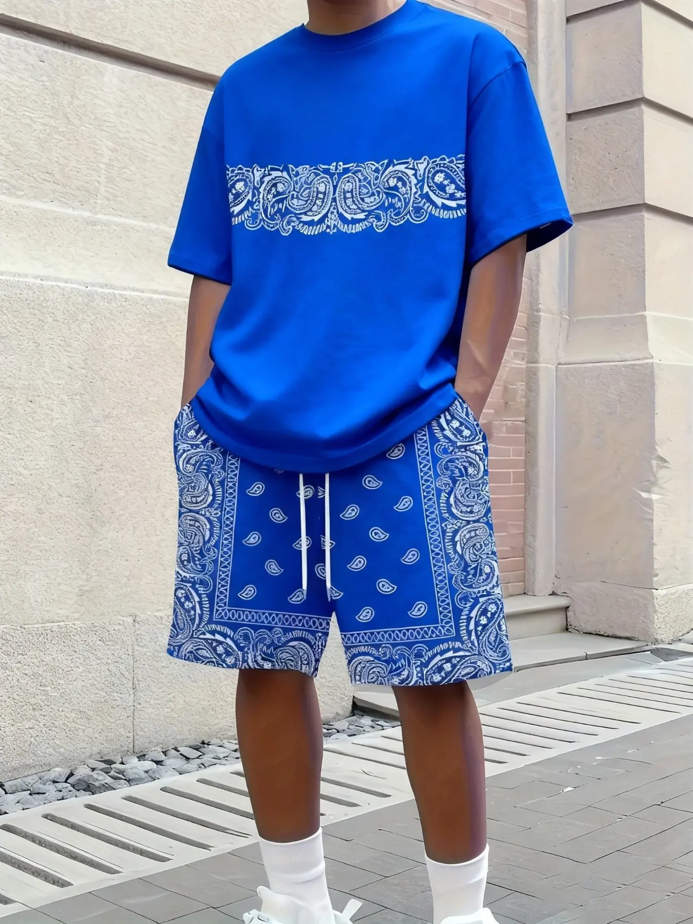 Summer men's Paisley print T-shirt and shorts set, stylish and casual style, Breathable, well-fitted design, random print, solid color fabric, no lining