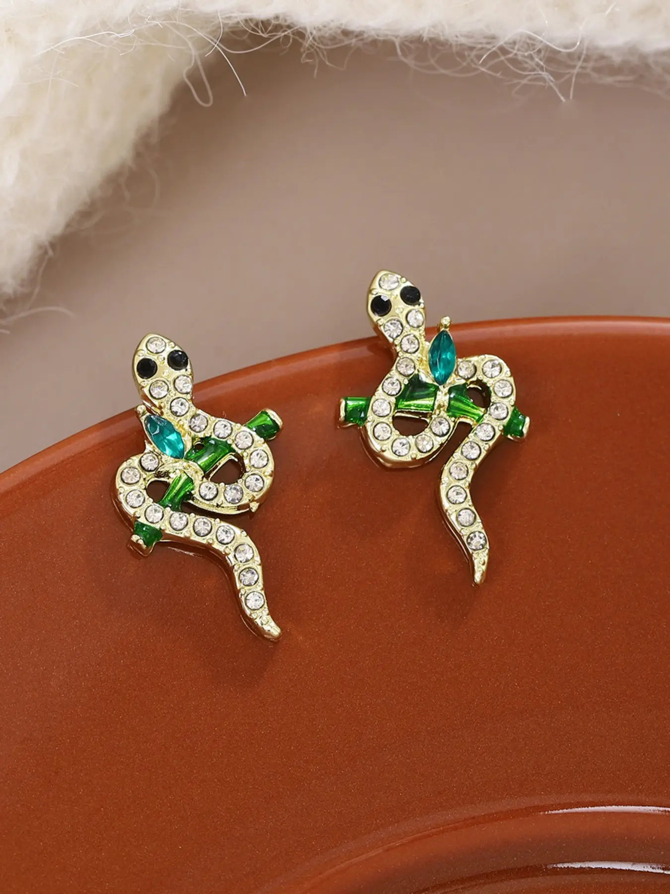 New Traditional Bamboo Leaf Diamond Snake Earrings, Unique Snake Style Accessories, Luxurious Rhinestone Snake Ear Rings, Vintage Emerald Snake Earrings