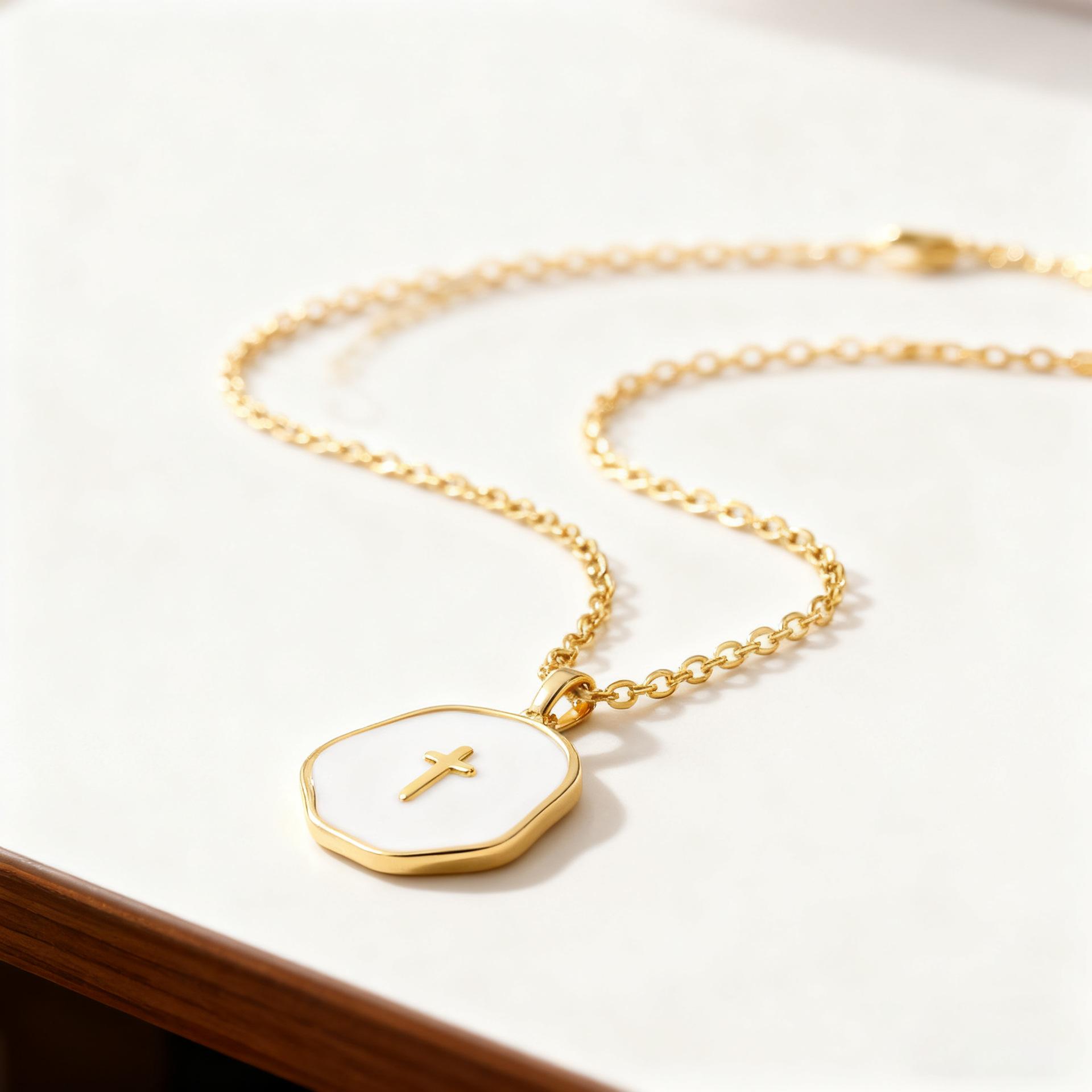 Women's 14K Gold Plated Cross Necklace - Exquisite and simple gold-plated cross pendant, elegant and hypoallergenic brass material