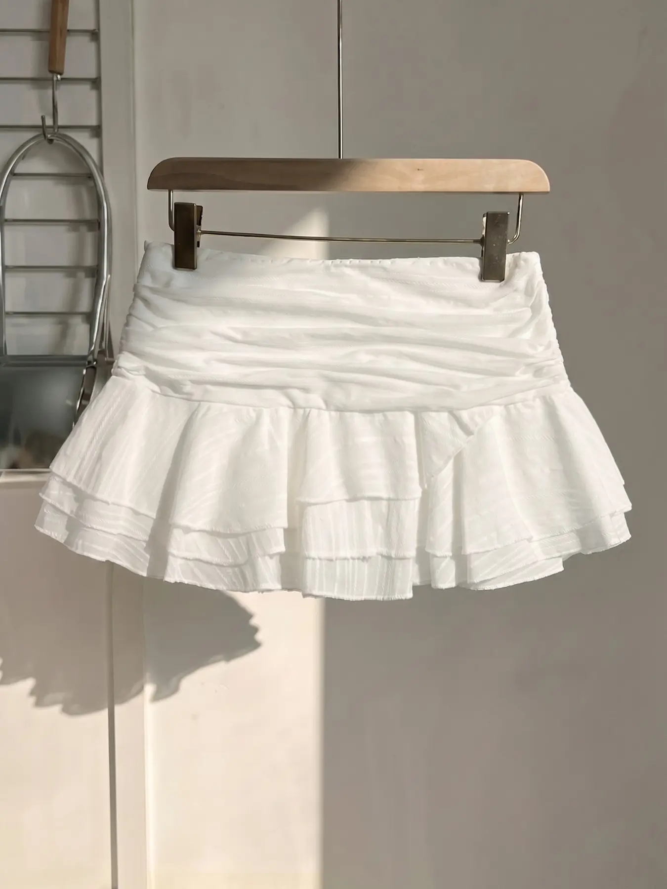 Women's Spring Summer Elegant Mini Skirt, Ruffled Waist Sweet Lace Hem, Casual Drop Waist Design, Perfect for Dates and Vacations