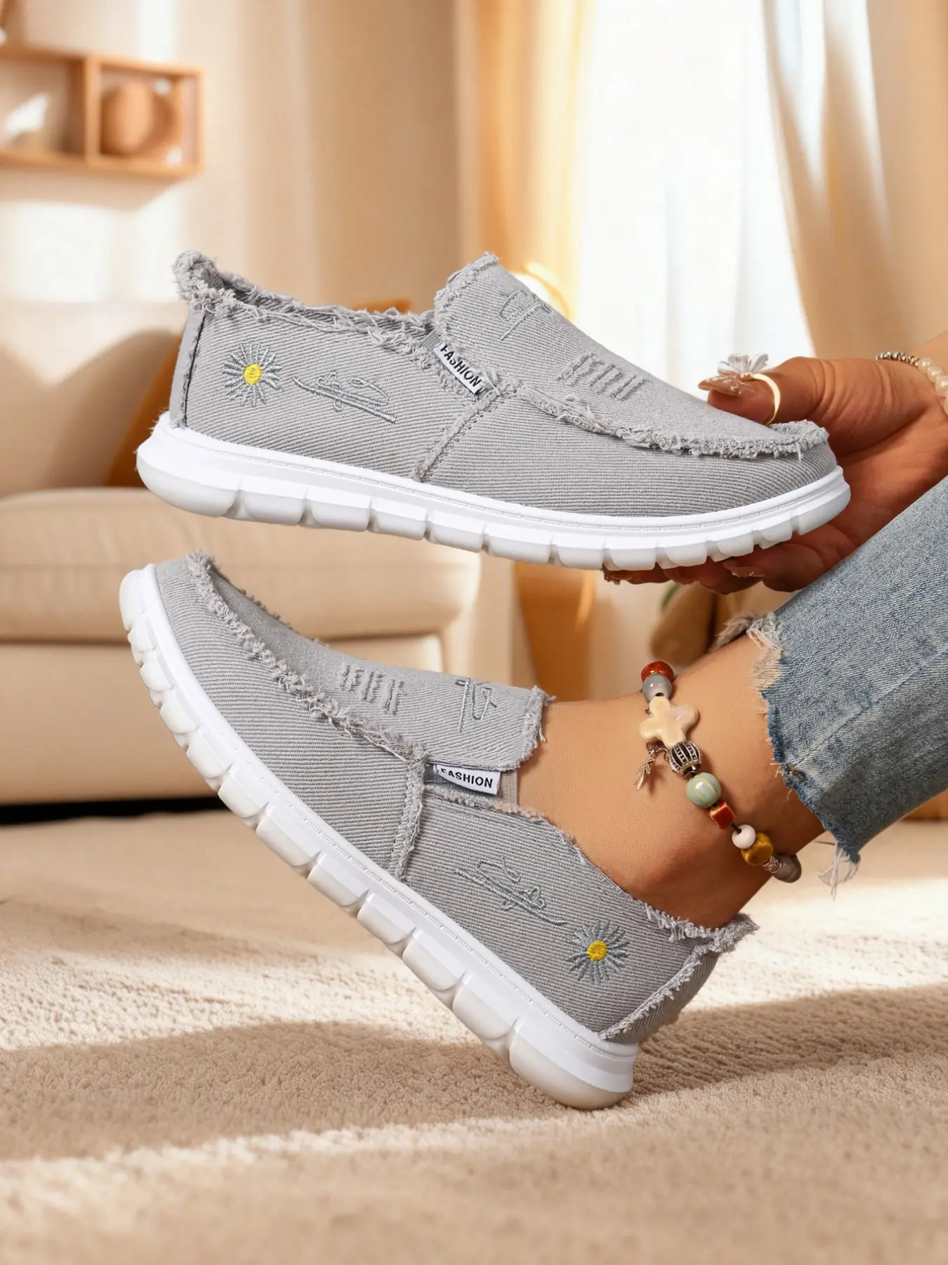 Women's Daisy Embroidery Fringe Trim Canvas Slip On Loafers, Casual Slip Ons, Fashion Flat Casual Walking Shoes for Daily Shopping, Outdoor Strolls & Everyday Casual Outfits